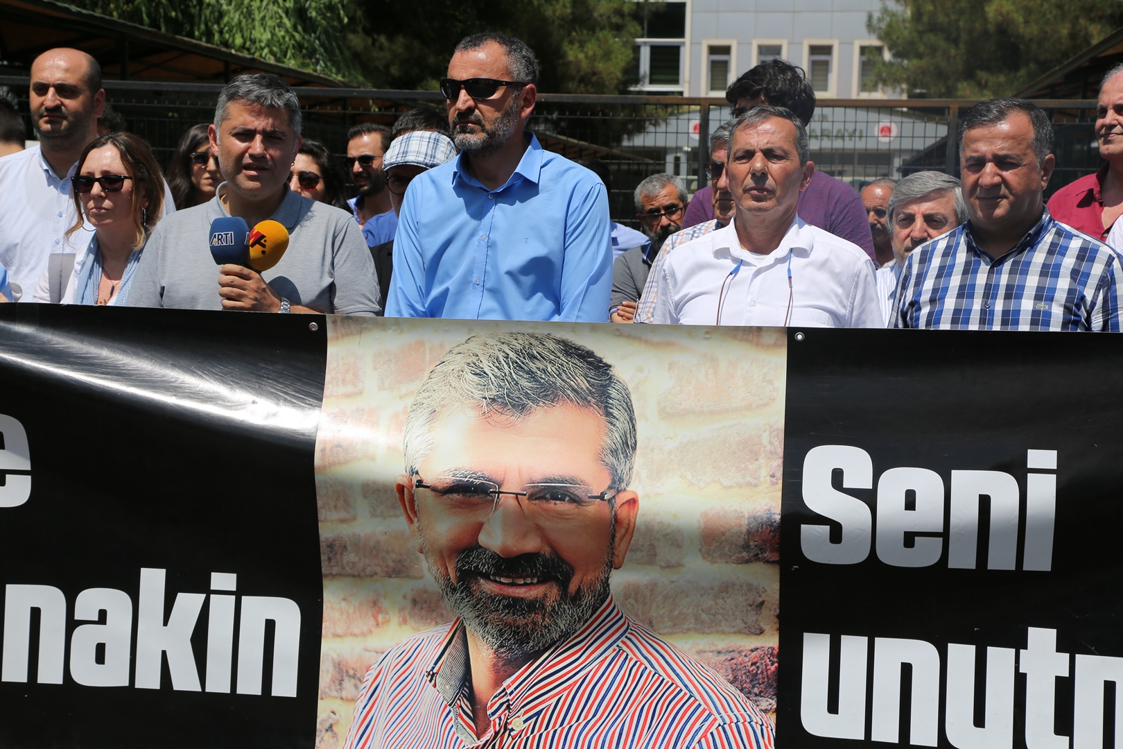 Çalakiya Bîranînê ya Hefteya 182. A Qetilkirina Serokê Baroya Me Tahîr ELÇÎ Bi Beşdariya Endamên Me Pêk Hat... — 5