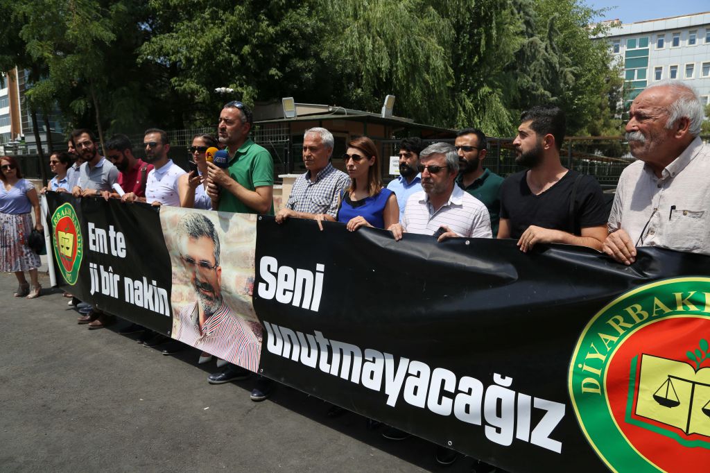 Baro Başkanımız Tahir ELÇİ'nin Katledilişinin 184. Haftası Anma Etkinliği Üyelerimizin Katılımıyla Gerçekleşti... — 2