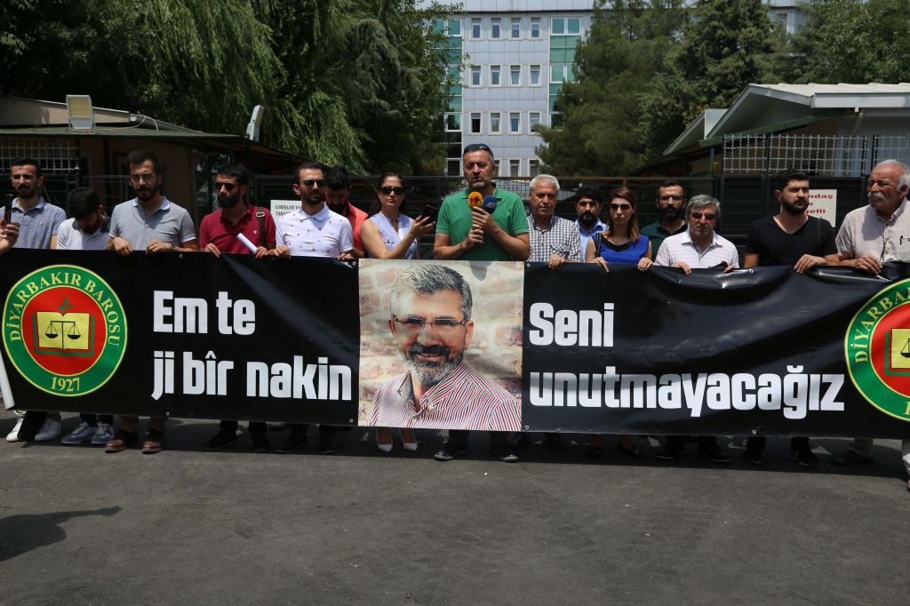 Baro Başkanımız Tahir ELÇİ'nin Katledilişinin 184. Haftası Anma Etkinliği Üyelerimizin Katılımıyla Gerçekleşti... — 3