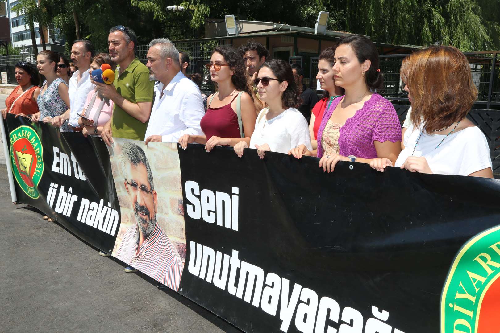 Baro Başkanımız Tahir ELÇİ'nin Katledilişinin 186. Haftası Anma Etkinliği Meslektaşlarımız ve Misafirlerimizin Katılımıyla Gerçekleşti... — 3
