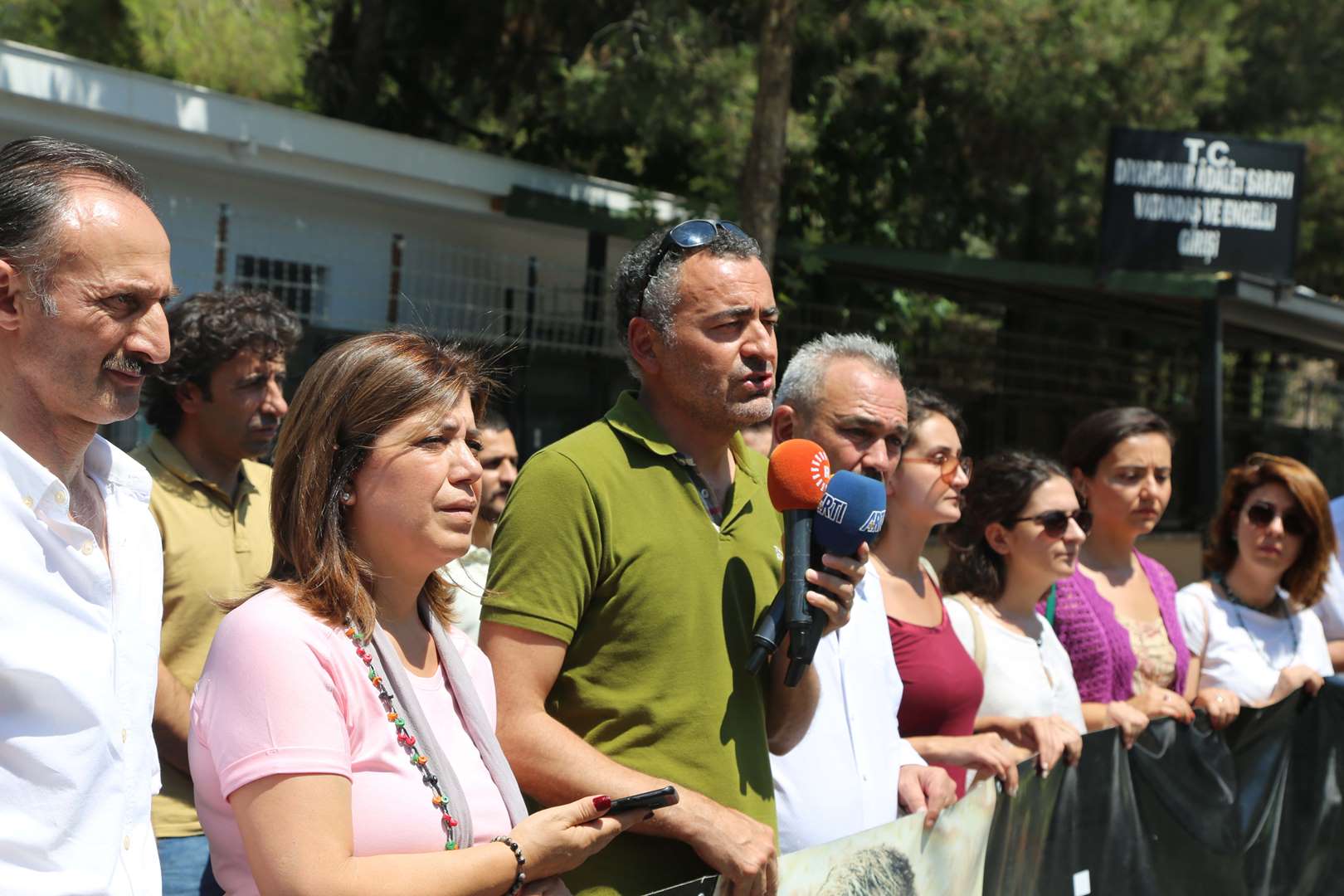 Baro Başkanımız Tahir ELÇİ'nin Katledilişinin 186. Haftası Anma Etkinliği Meslektaşlarımız ve Misafirlerimizin Katılımıyla Gerçekleşti... — 6
