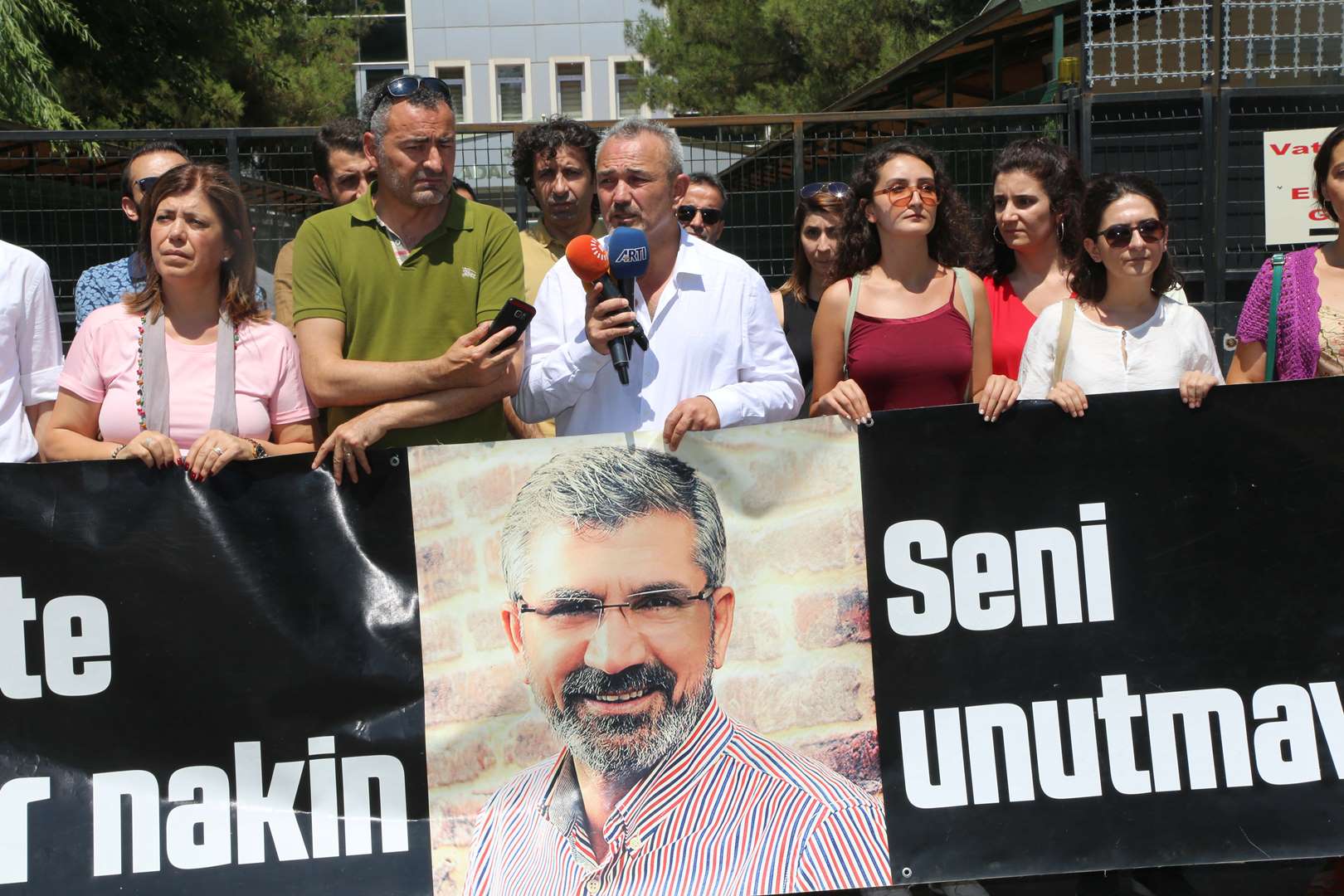 Baro Başkanımız Tahir ELÇİ'nin Katledilişinin 186. Haftası Anma Etkinliği Meslektaşlarımız ve Misafirlerimizin Katılımıyla Gerçekleşti... — 9
