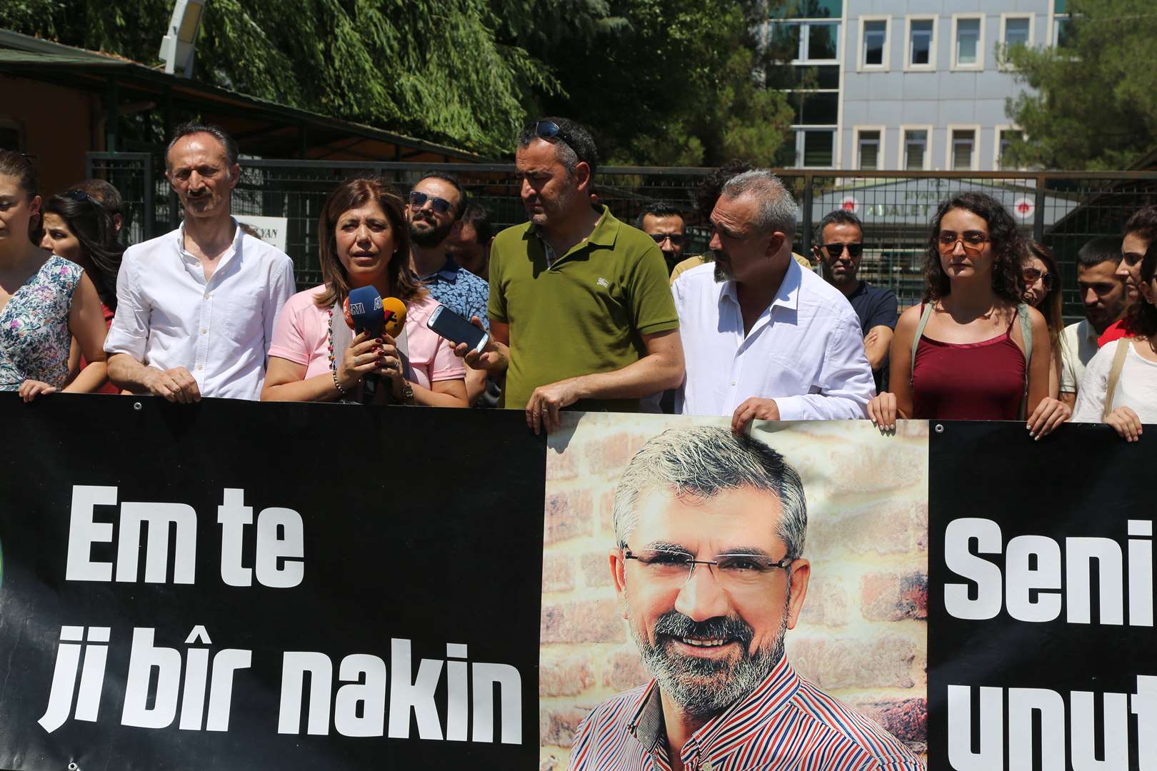 Baro Başkanımız Tahir ELÇİ'nin Katledilişinin 186. Haftası Anma Etkinliği Meslektaşlarımız ve Misafirlerimizin Katılımıyla Gerçekleşti... — 13