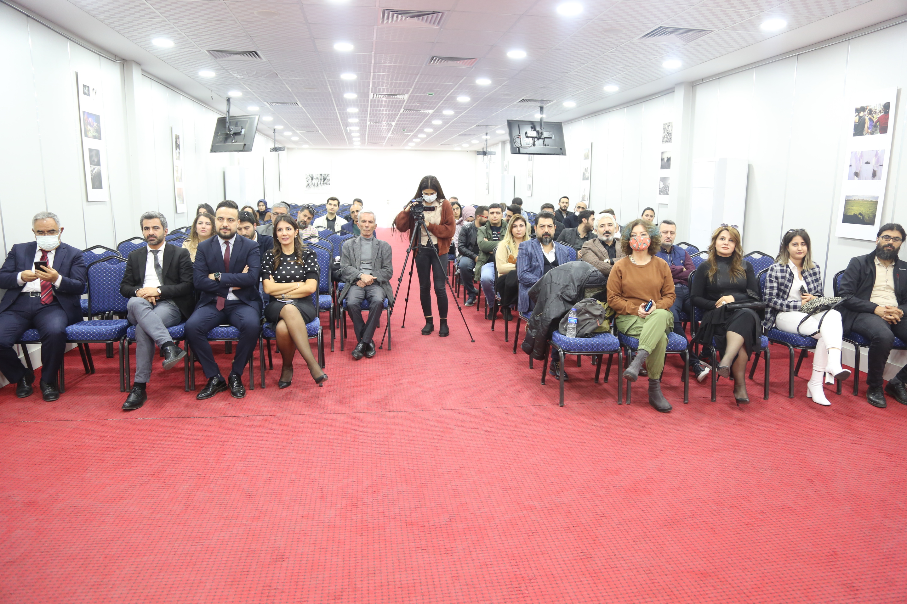 Li ser Bîr û Mirov Dîwankiya Hevpeyvîn-Helbestê Hat Lidarxistin. — 1