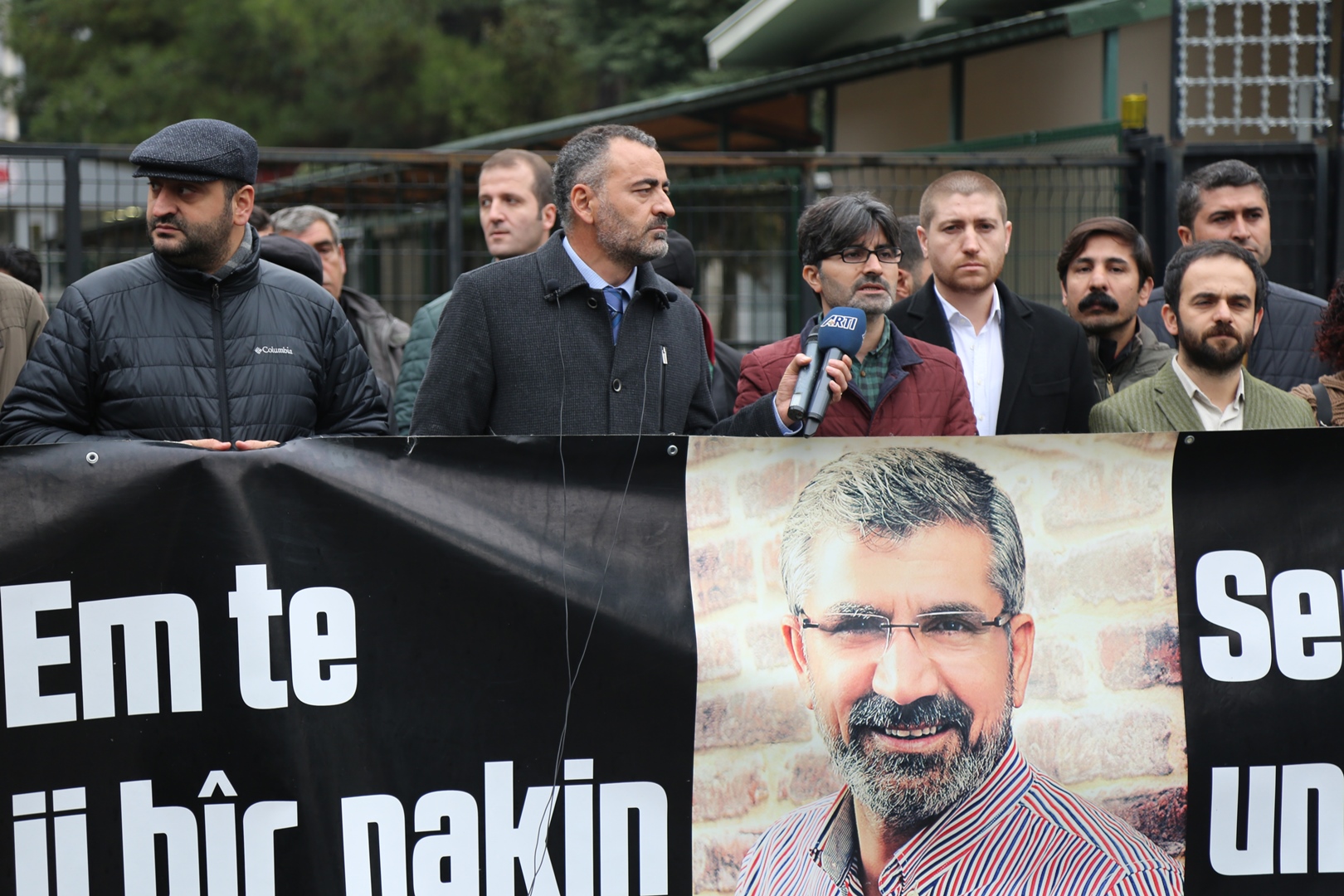 Baro Başkanımız Tahir ELÇİ'nin Katledilişinin 206. Haftası Anma Etkinliği Diyarbakır Adliyesi Önünde Gerçekleştirildi... — 3