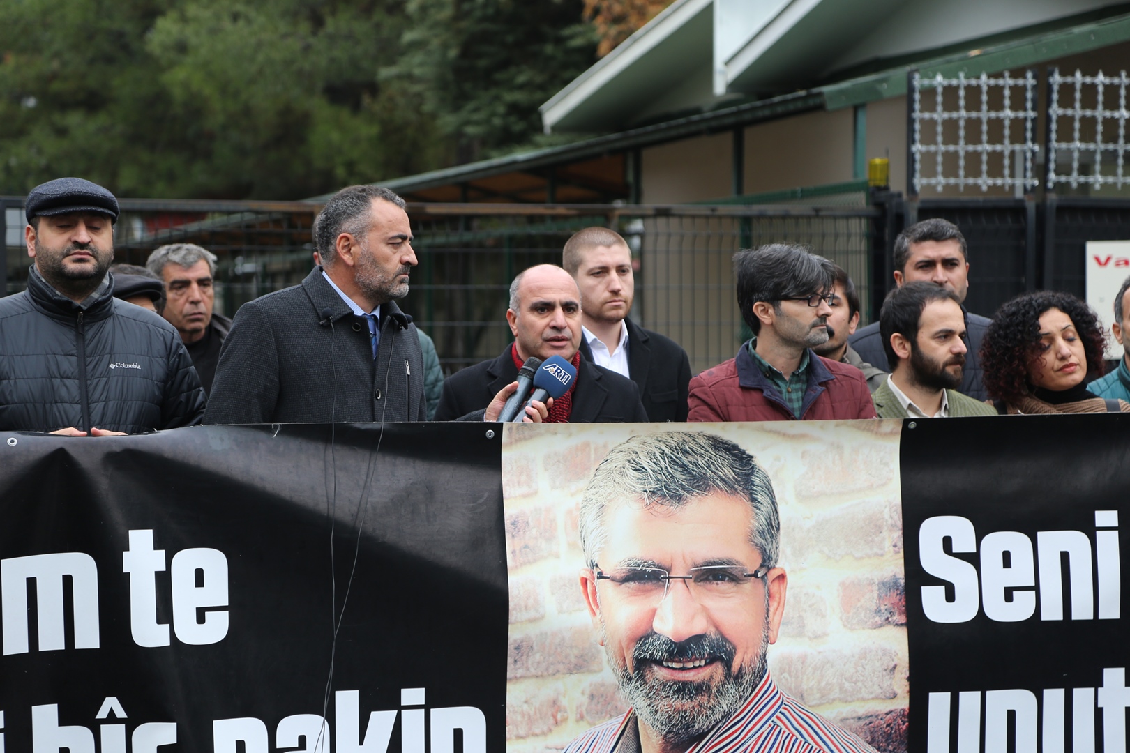 Baro Başkanımız Tahir ELÇİ'nin Katledilişinin 206. Haftası Anma Etkinliği Diyarbakır Adliyesi Önünde Gerçekleştirildi... — 4
