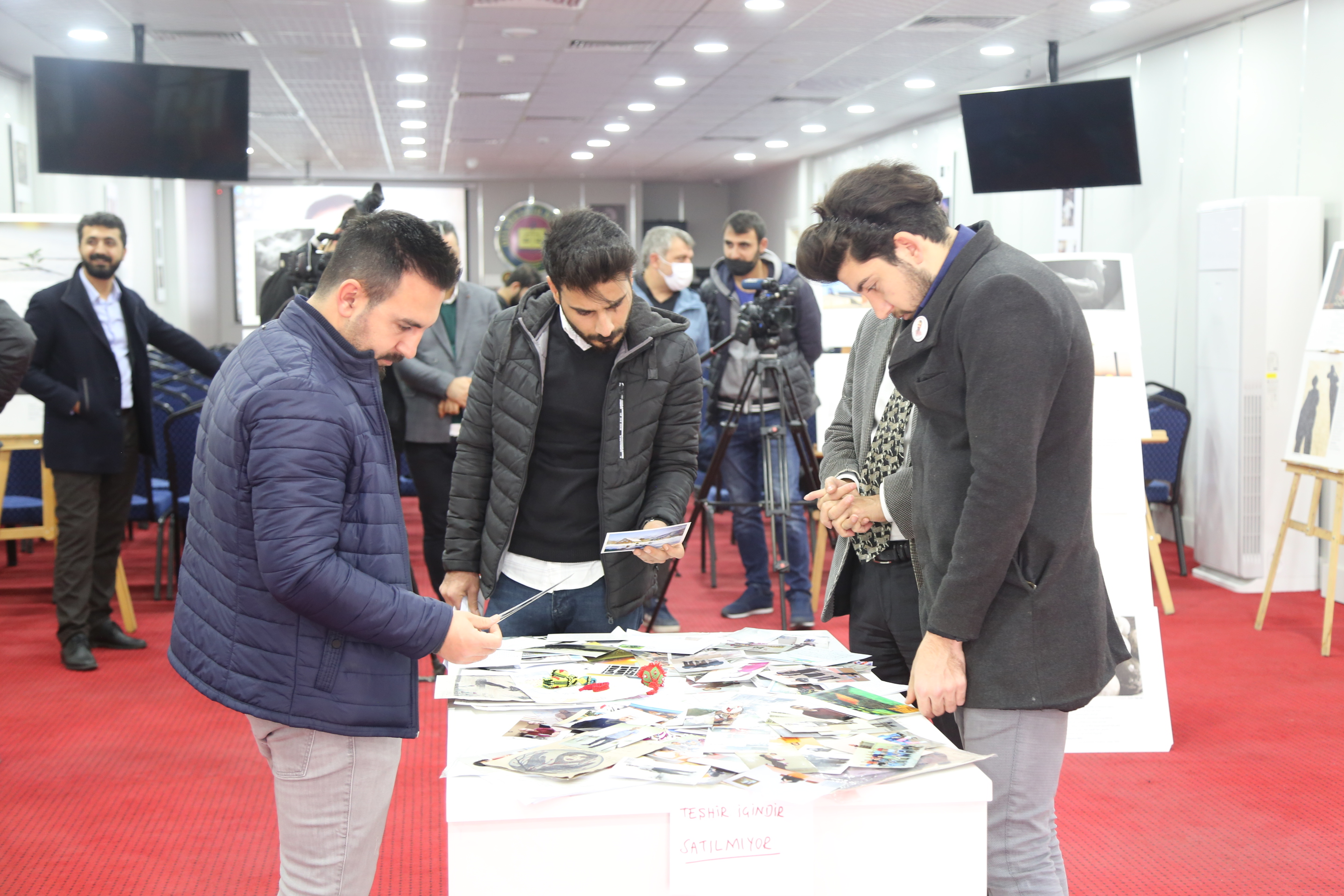 Özgürlüğün Sesi '50 Mahpus-50 Fotoğrafçı' Sergisinin Açılışı Yapıldı. — 2