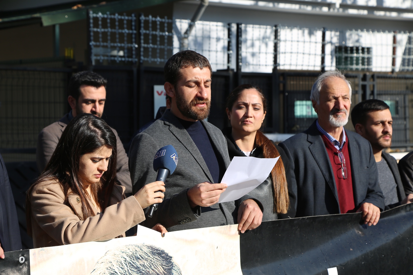 Baro Başkanımız Tahir ELÇİ'nin Katledilişinin 207. Haftası Anma Etkinliği Diyarbakır Adliyesi Önünde Gerçekleştirildi — 2