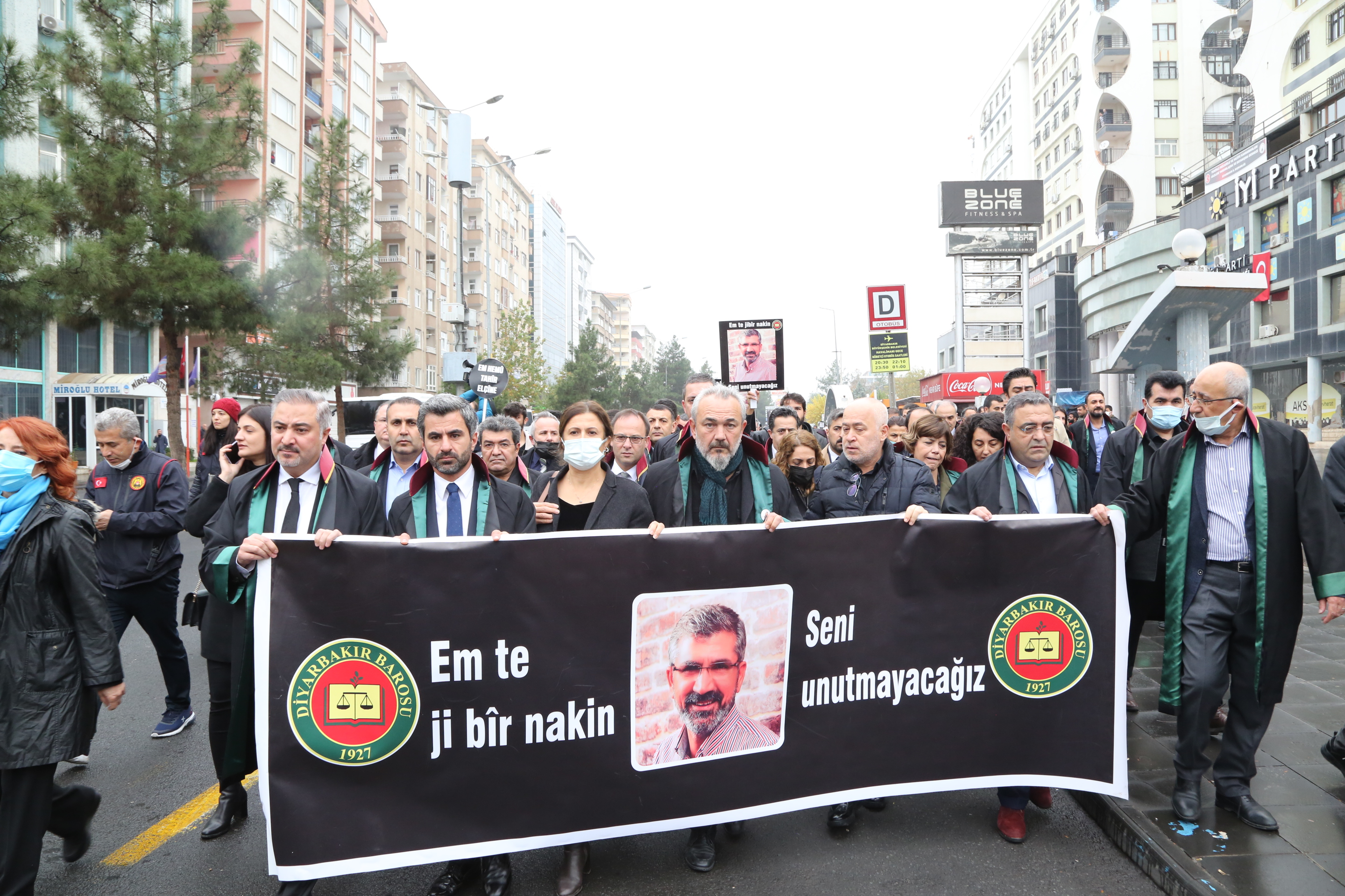 Katledilişinin 6. Yılında Ebedi Başkanımız Tahir Elçi'nin İnsan Hakları Mücadelesi Mirasına Sahip Çıkıyor, Saygı ve Özlemle Anıyoruz. — 5