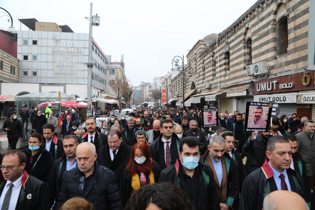 Katledilişinin 6. Yılında Ebedi Başkanımız Tahir Elçi'nin İnsan Hakları Mücadelesi Mirasına Sahip Çıkıyor, Saygı ve Özlemle Anıyoruz. — 13