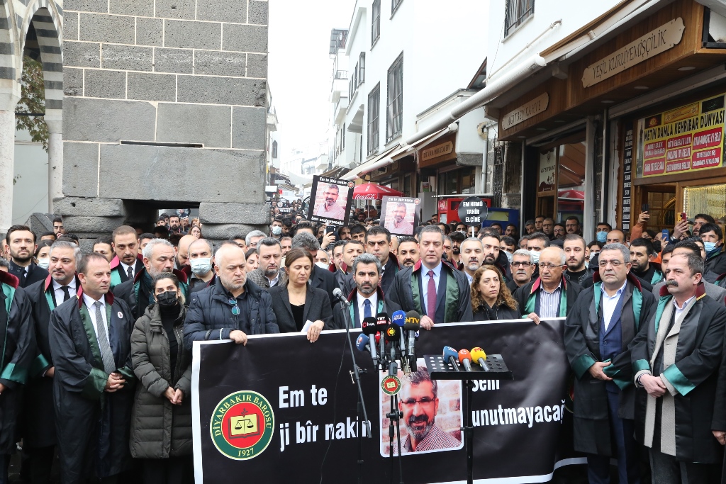 Katledilişinin 6. Yılında Ebedi Başkanımız Tahir Elçi'nin İnsan Hakları Mücadelesi Mirasına Sahip Çıkıyor, Saygı ve Özlemle Anıyoruz. — 16