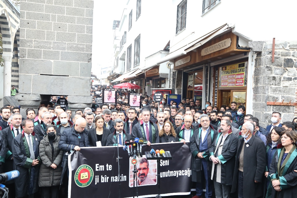 Katledilişinin 6. Yılında Ebedi Başkanımız Tahir Elçi'nin İnsan Hakları Mücadelesi Mirasına Sahip Çıkıyor, Saygı ve Özlemle Anıyoruz. — 18