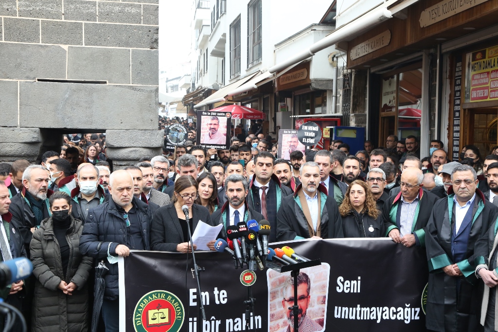 Katledilişinin 6. Yılında Ebedi Başkanımız Tahir Elçi'nin İnsan Hakları Mücadelesi Mirasına Sahip Çıkıyor, Saygı ve Özlemle Anıyoruz. — 23