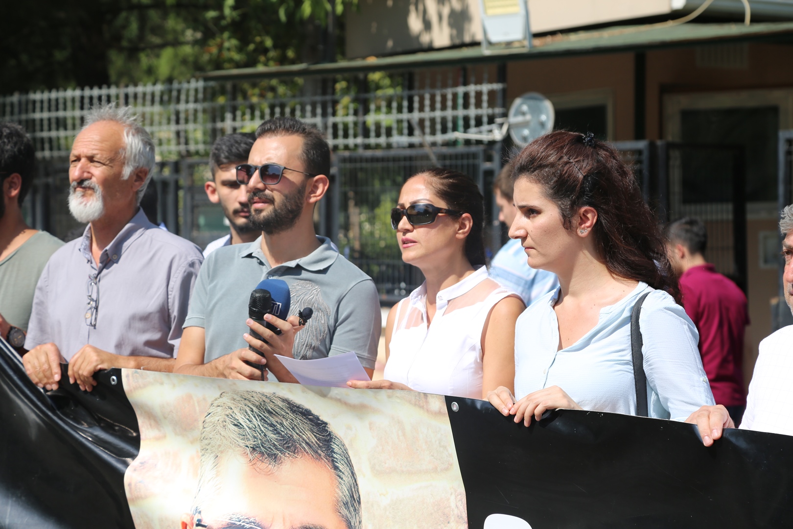 Baro Başkanımız Tahir ELÇİ'nin Katledilişinin 194. Haftası Anma Etkinliği Diyarbakır Adliyesi Önünde Gerçekleştirildi... — 4