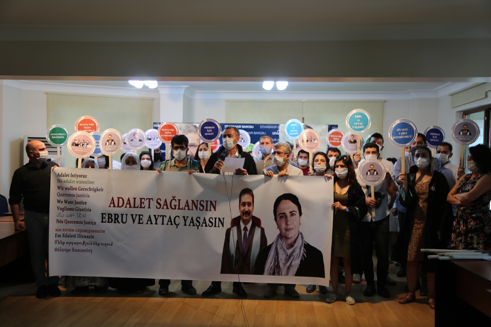 Başta ölüm orucundaki meslektaşlarımız Ebru ve Aytaç olmak üzere tüm yurttaşlar için adil yargılanma talep ediyoruz. — 1