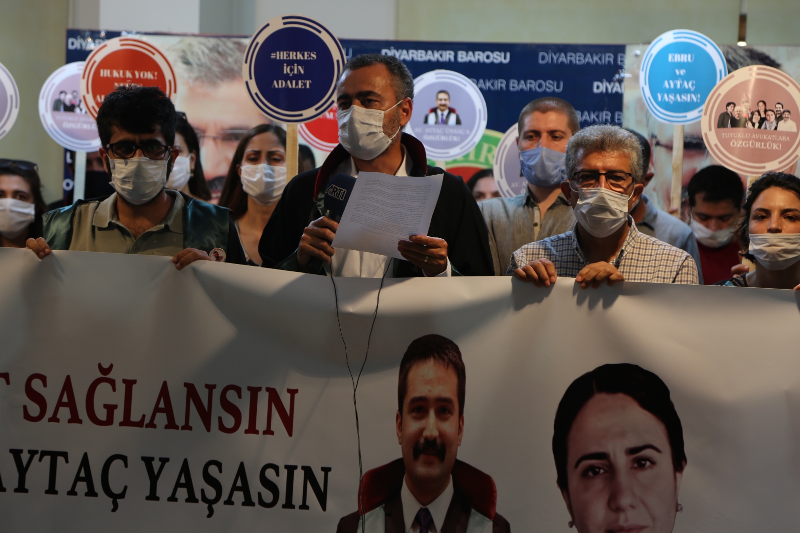 Başta ölüm orucundaki meslektaşlarımız Ebru ve Aytaç olmak üzere tüm yurttaşlar için adil yargılanma talep ediyoruz. — 4