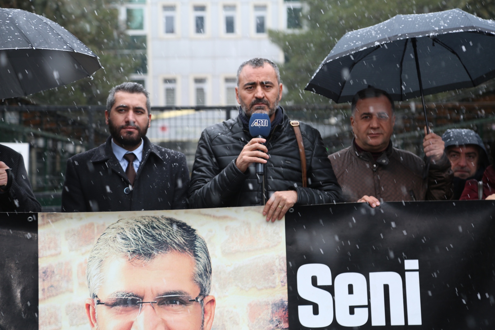 Baro Başkanımız Tahir ELÇİ'nin Katledilişinin 211. Haftası Anma Etkinliği Diyarbakır Adliyesi Önünde Gerçekleştirildi — 1