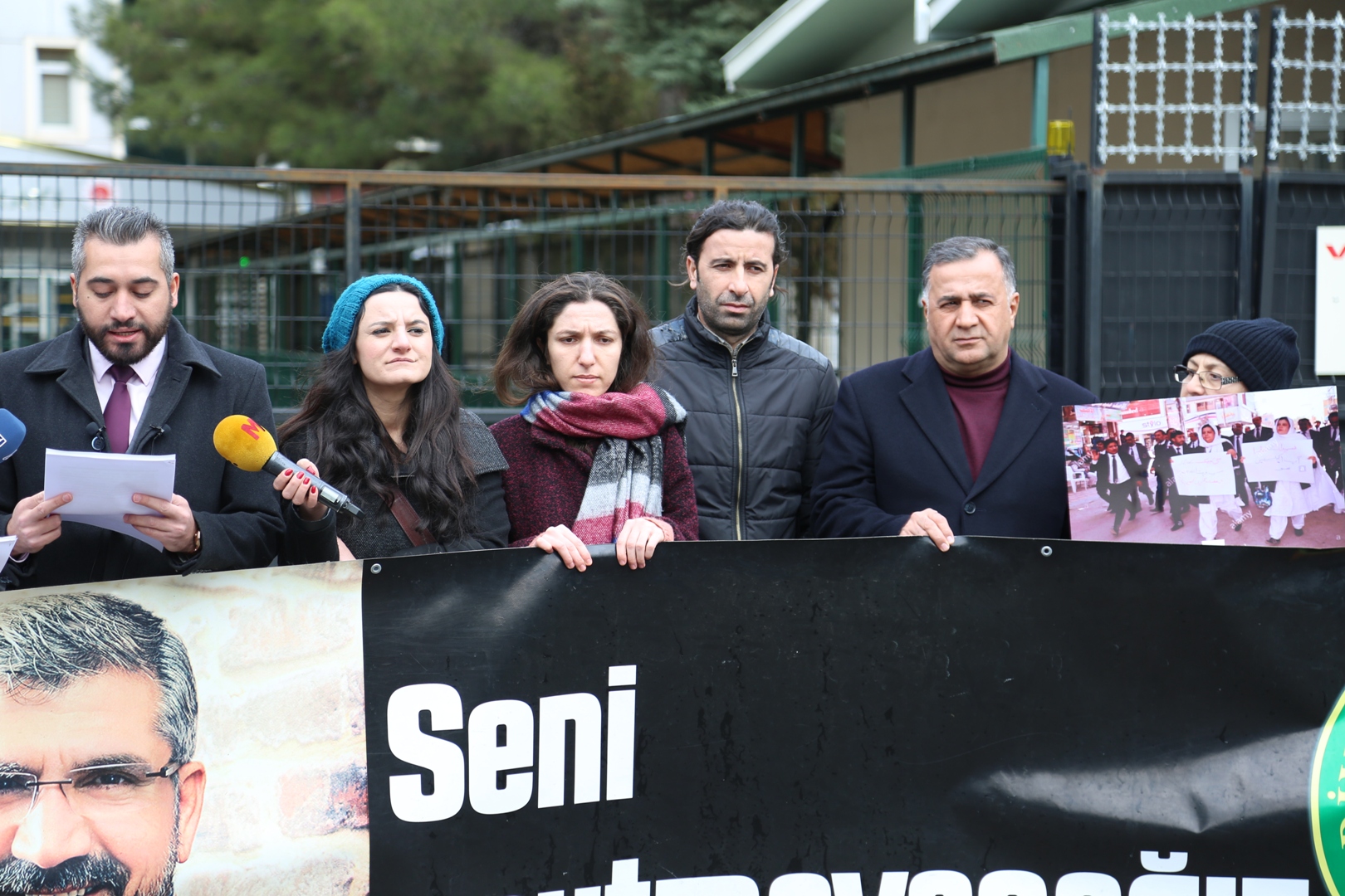 Baro Başkanımız Tahir ELÇİ'nin Katledilişinin 212. Haftası Anma Etkinliği Diyarbakır Adliyesi Önünde Gerçekleştirildi — 3