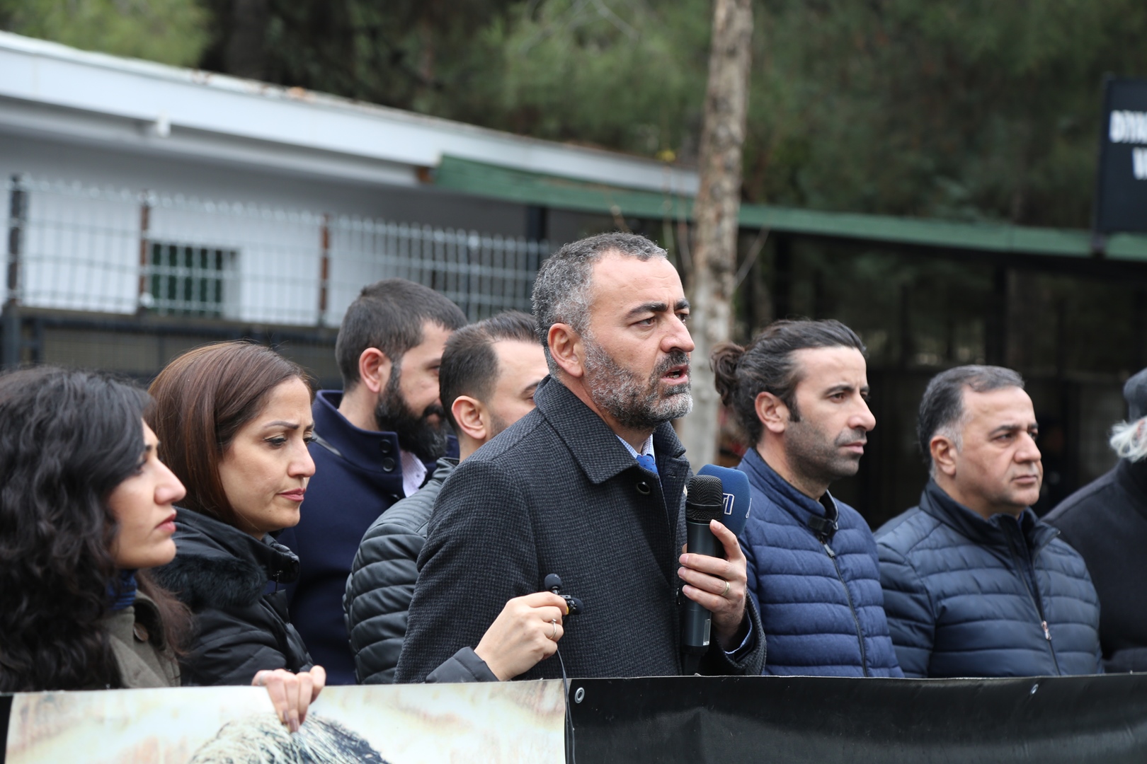 Baro Başkanımız Tahir ELÇİ'nin Katledilişinin 213. Haftası Anma Etkinliği Diyarbakır Adliyesi Önünde Gerçekleştirildi — 4