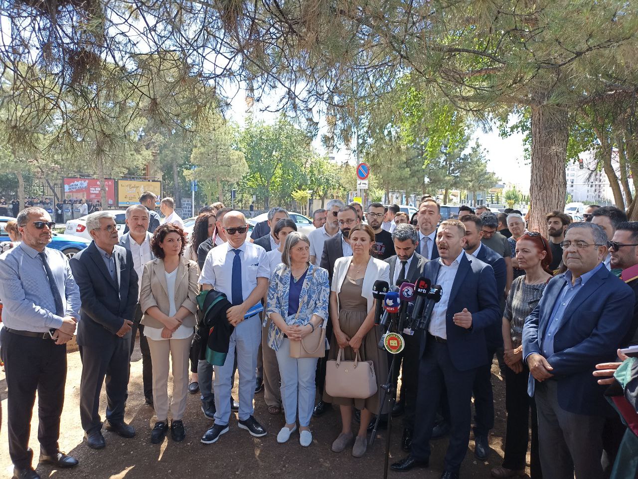 Heftemîn Daniştina Doza Ku Kujerên Serokê Baroya me Tahîr Elçiyî Tên Darizandin Pêk Hat. — 6