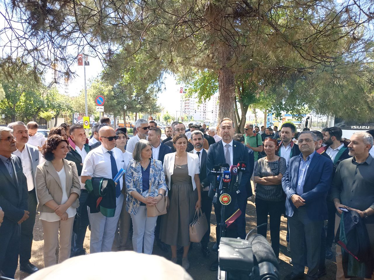 Heftemîn Daniştina Doza Ku Kujerên Serokê Baroya me Tahîr Elçiyî Tên Darizandin Pêk Hat. — 7