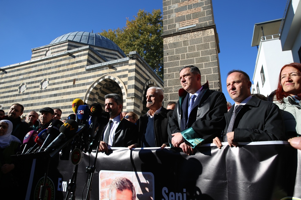 Baro Başkanımız Av. Tahir ELÇİ, Dört Ayaklı Minarenin Önünde Anıldı : ' Em Te Ji Bir Nakin...' — 7