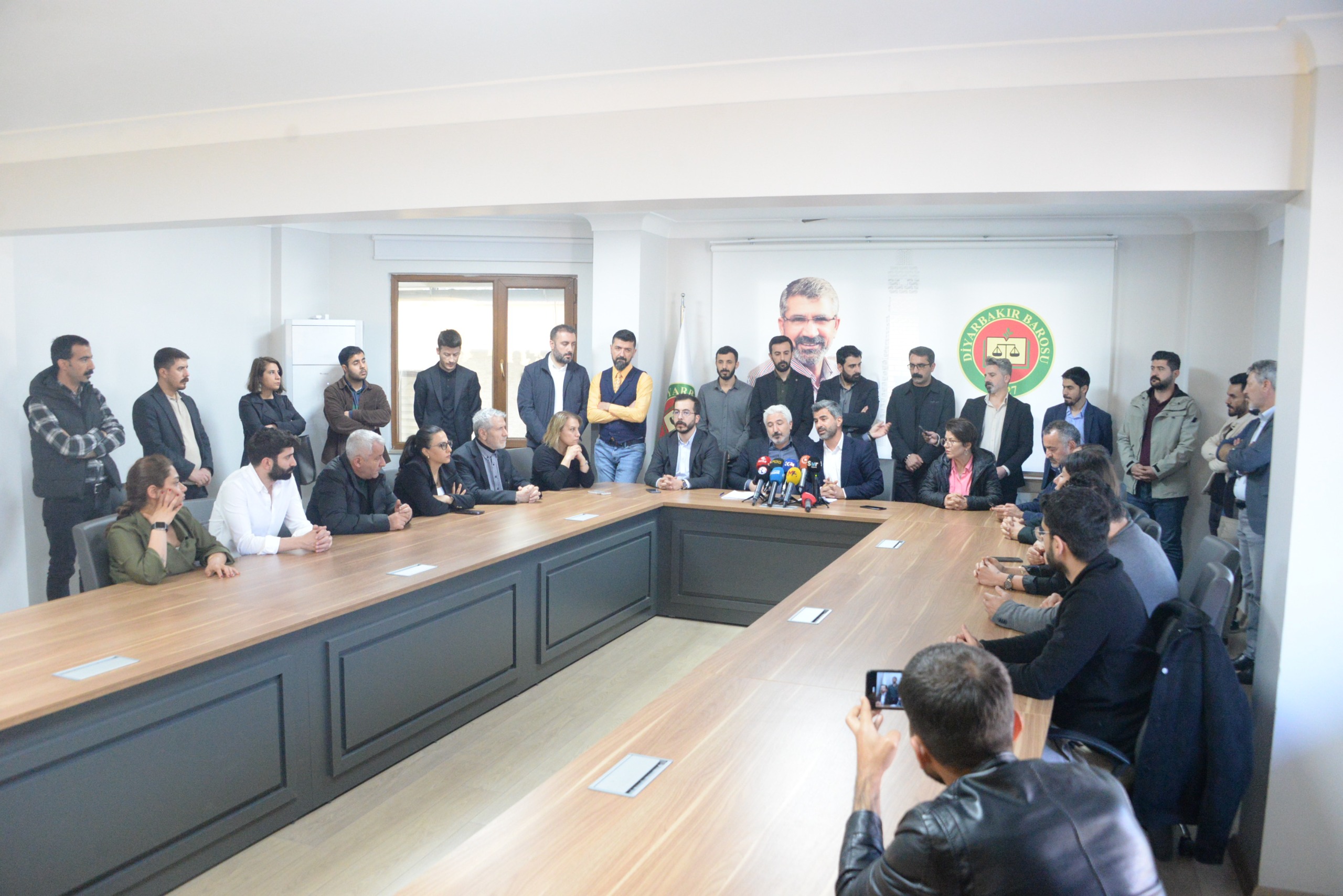 Van Büyükşehir Belediye Başkanı Seçilen Abdullah ZEYDAN Hakkındaki Mahkeme Kararına Karşı Basın Açıklaması Yapıldı — 1