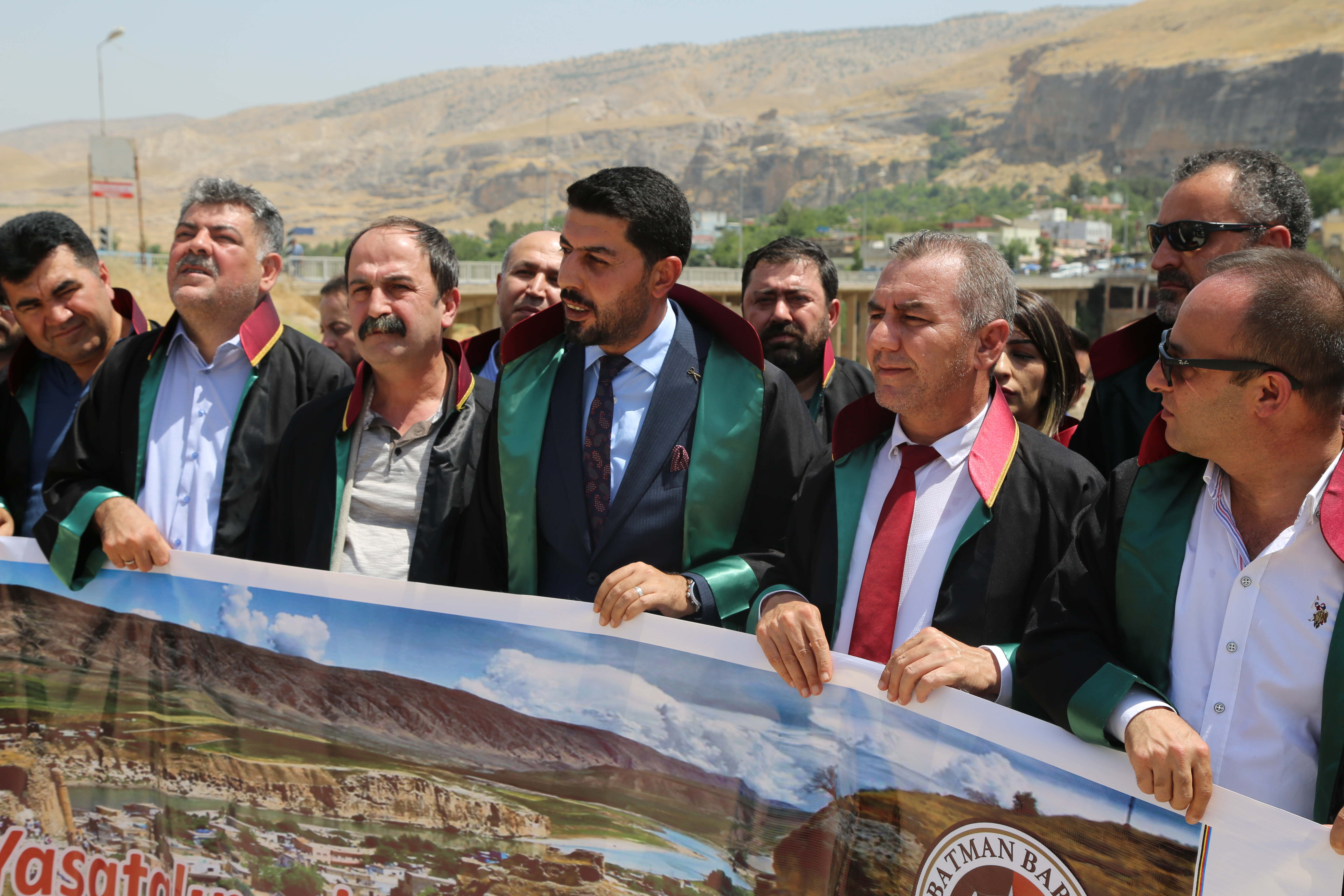 Em Dîrokê Bidin Jiyandin, Mirovahiyê Bidin Jiyandin, Heskîfê Bidin Jiyandin... — 8