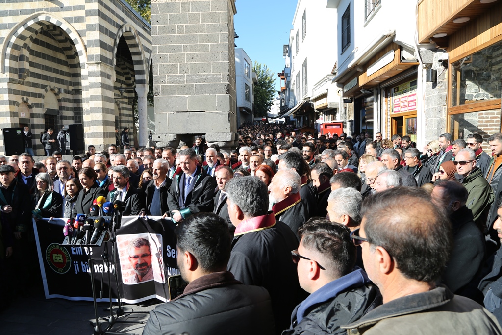 Baro Başkanımız Av. Tahir ELÇİ, Dört Ayaklı Minarenin Önünde Anıldı : ' Em Te Ji Bir Nakin...' — 8