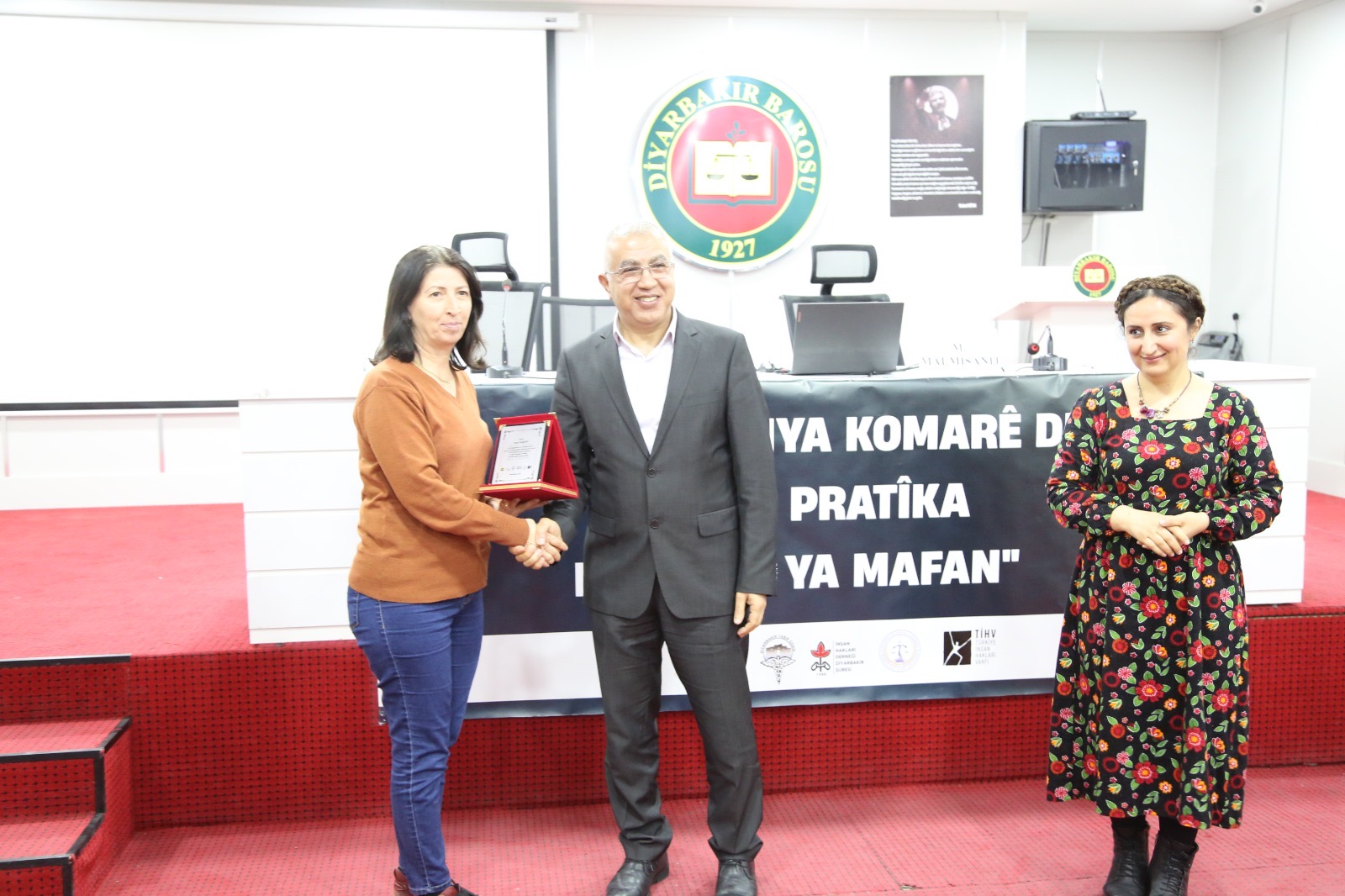 İnsan Hakları Haftası Programı Kapsamında 'Cumhuriyetin 100. Yılında Devletin Hak Pratiği ve Kürtler' Konulu Konferans Yapıldı — 4