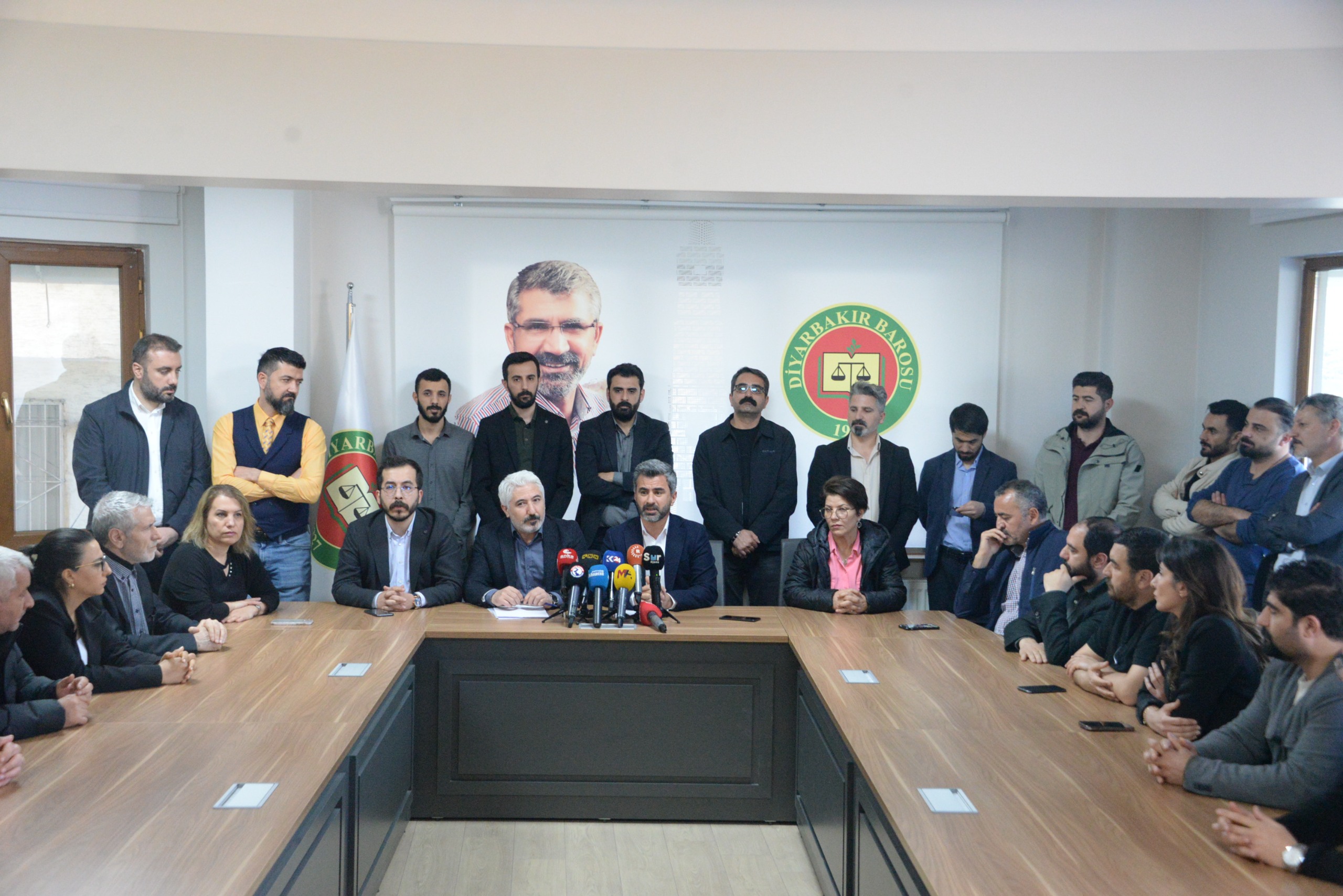 Van Büyükşehir Belediye Başkanı Seçilen Abdullah ZEYDAN Hakkındaki Mahkeme Kararına Karşı Basın Açıklaması Yapıldı — 4