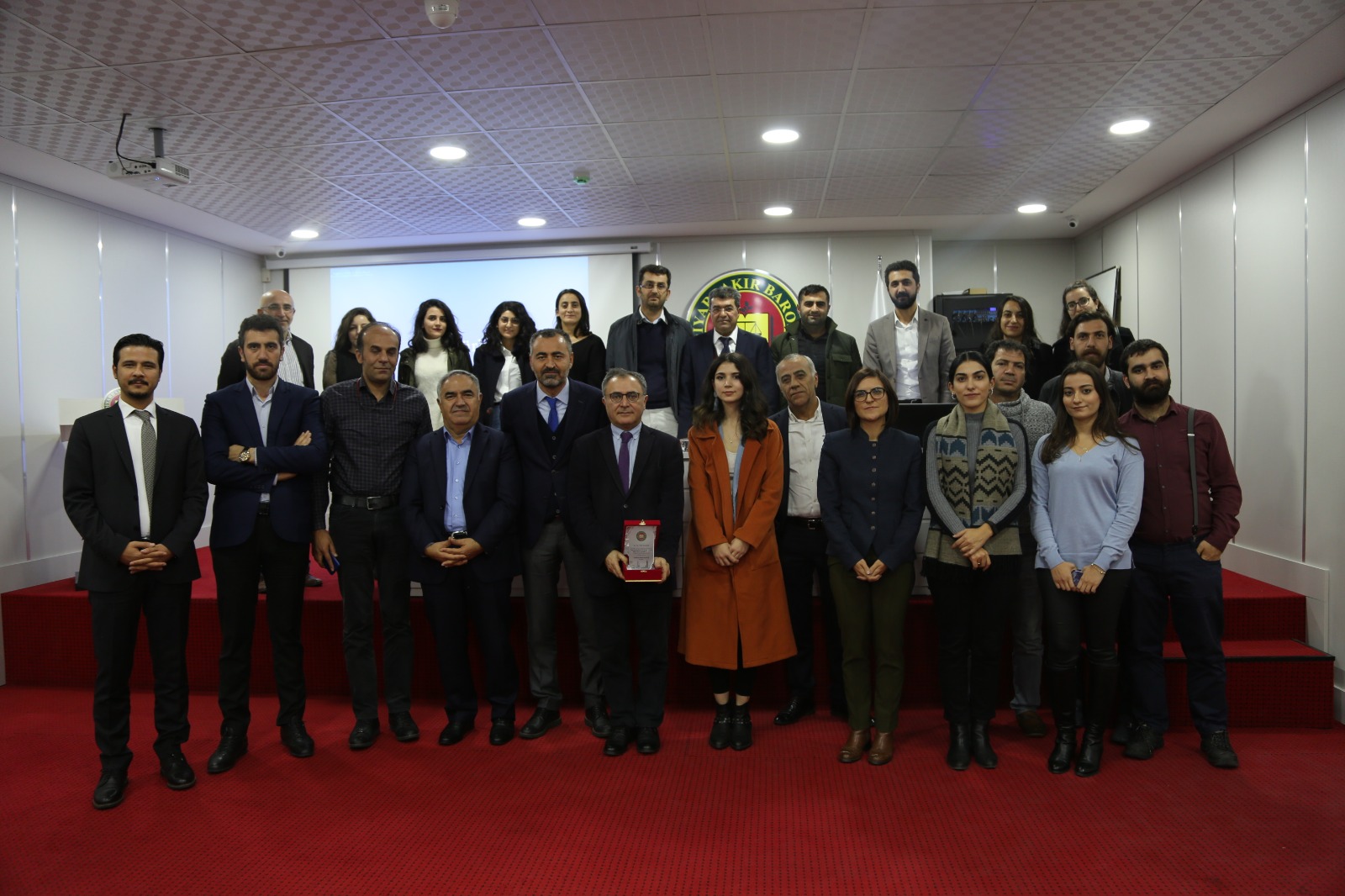 Semînera Bi Mijara Di Serîlêdanên DEMM (İHAM)’ê Pirsgirêkên Usûlê Û Nîqaşên Rojane Yên Di Derbarê Usûlê De Bi Beşdariya Gerînendeyê Karên Nivîsînê yê Daîreya 2. A Dadgeha Mafên Mirovan A Ewropayê Atîlla Nalbantî Pêk Hat — 9
