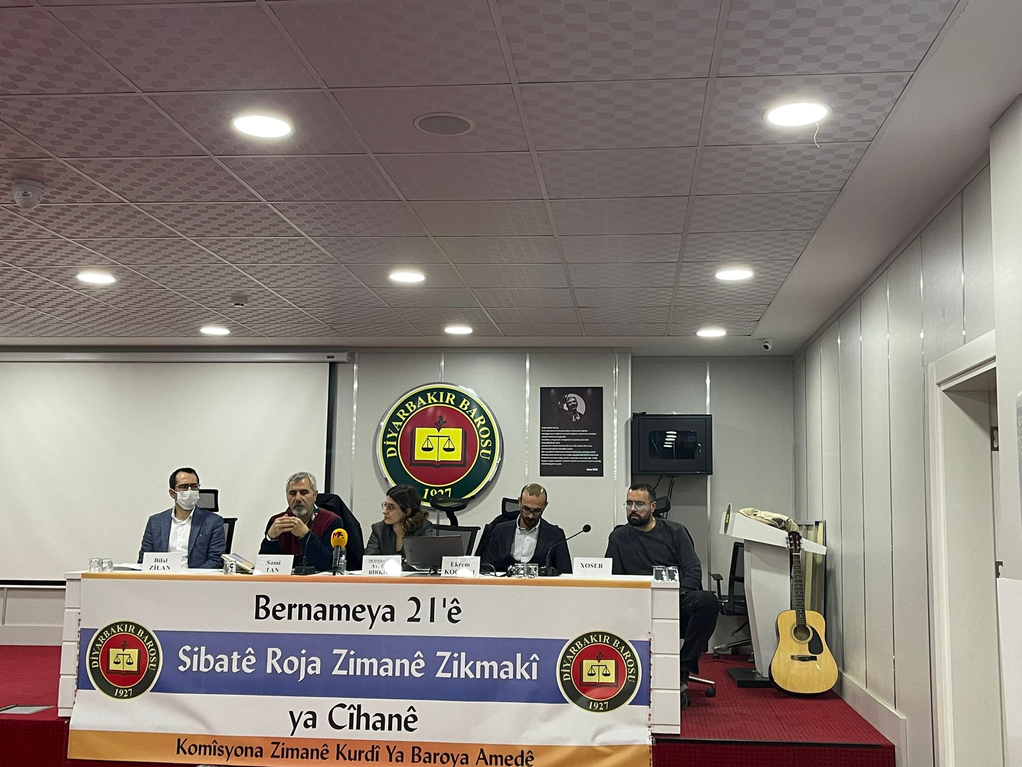 21 Şubat Dünya Anadil Günü kapsamında Baromuz Kürtçe Dil Komisyonunun düzenlediği Panel, Tahir Elçi konferans salonunda gerçekleştirildi. — 1