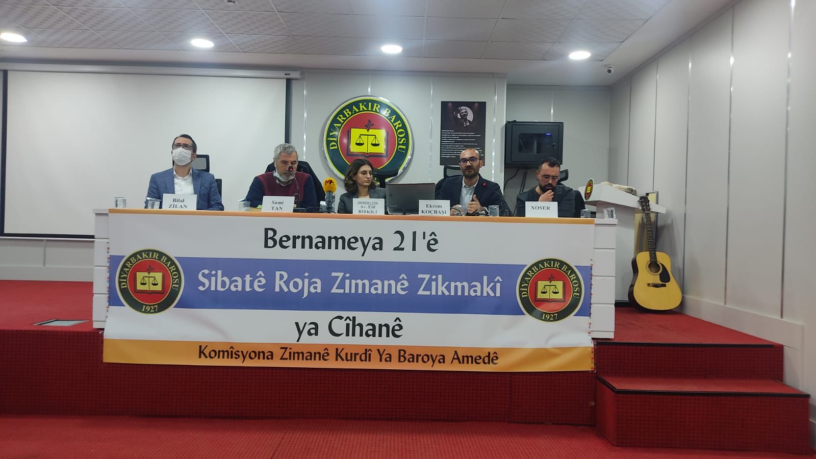 21 Şubat Dünya Anadil Günü kapsamında Baromuz Kürtçe Dil Komisyonunun düzenlediği Panel, Tahir Elçi konferans salonunda gerçekleştirildi. — 3