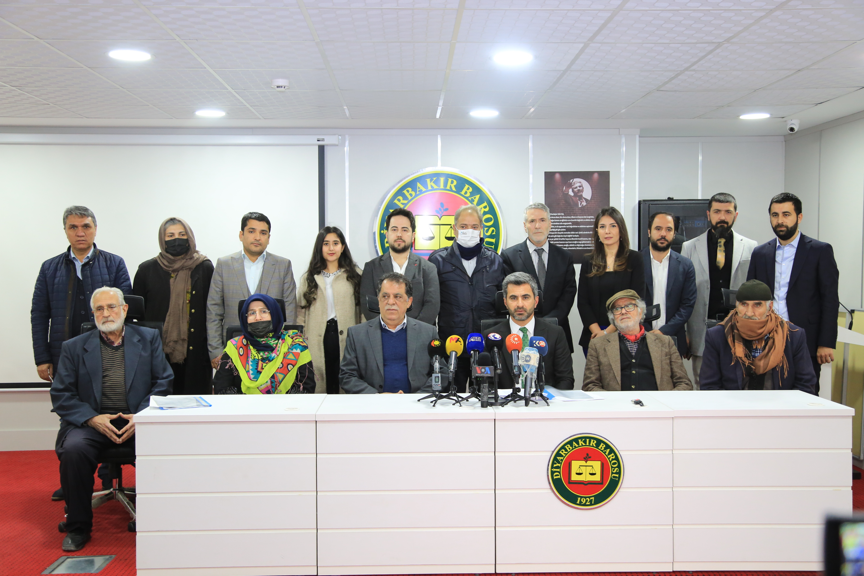 Ji Bo Eşkerekirina Agahî û Belgeyên Di Derbarê Cenazeyên Winda Yên Şêx Seîd û 46 Hevalên Wî De Serlêdana Li Wezareta Karên Hundir Pêk Hat — 1
