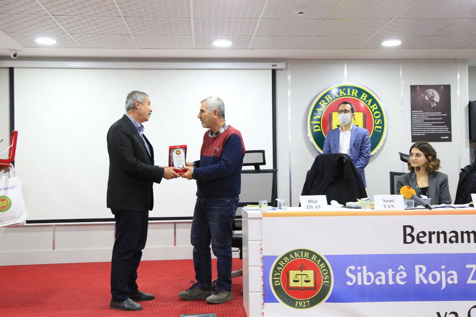 21 Şubat Dünya Anadil Günü kapsamında Baromuz Kürtçe Dil Komisyonunun düzenlediği Panel, Tahir Elçi konferans salonunda gerçekleştirildi. — 4