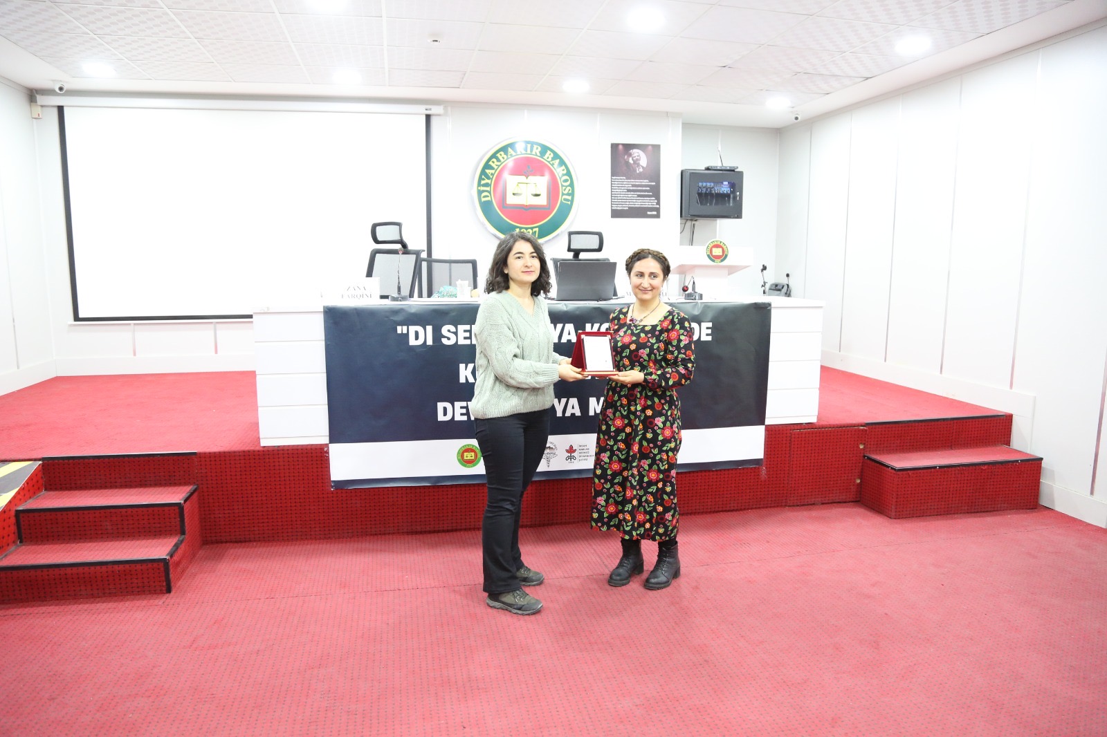 İnsan Hakları Haftası Programı Kapsamında 'Cumhuriyetin 100. Yılında Devletin Hak Pratiği ve Kürtler' Konulu Konferans Yapıldı — 5