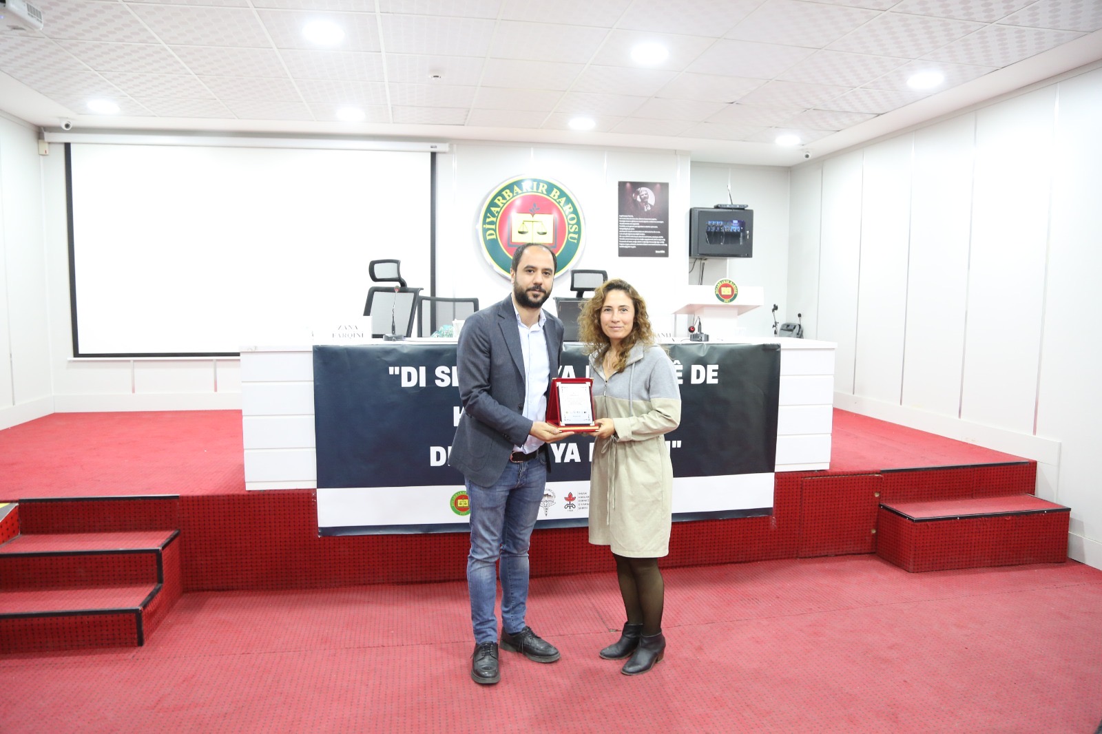İnsan Hakları Haftası Programı Kapsamında 'Cumhuriyetin 100. Yılında Devletin Hak Pratiği ve Kürtler' Konulu Konferans Yapıldı — 6