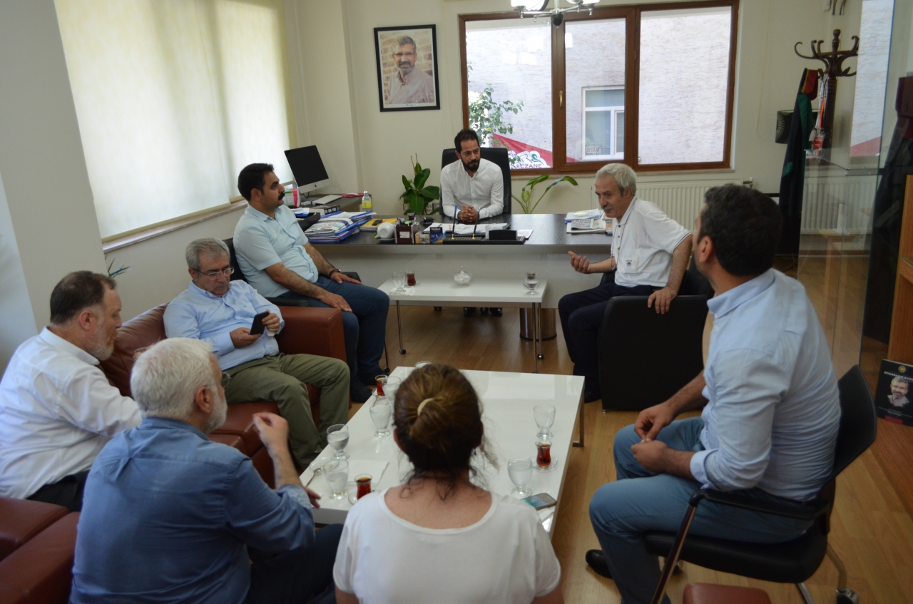 Heyeta Partiya Demokratîk a Gelan (HDP) Hat Serdana Baroya Me… — 1