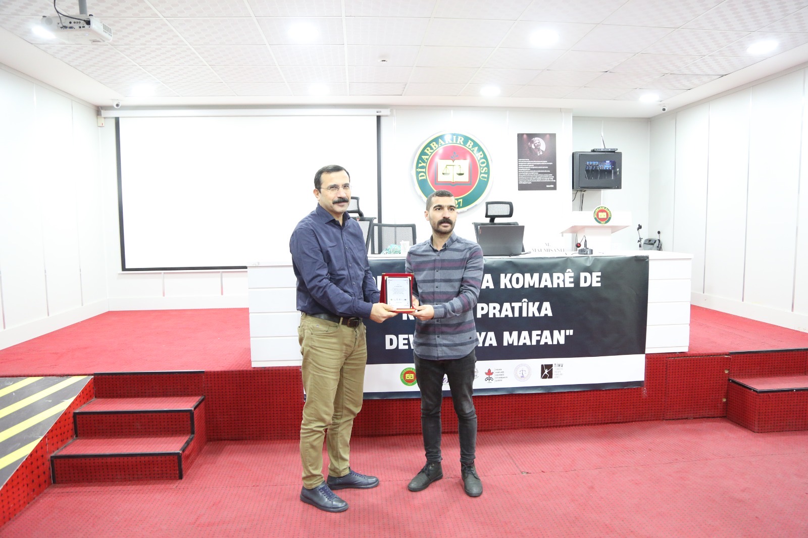 İnsan Hakları Haftası Programı Kapsamında 'Cumhuriyetin 100. Yılında Devletin Hak Pratiği ve Kürtler' Konulu Konferans Yapıldı — 8