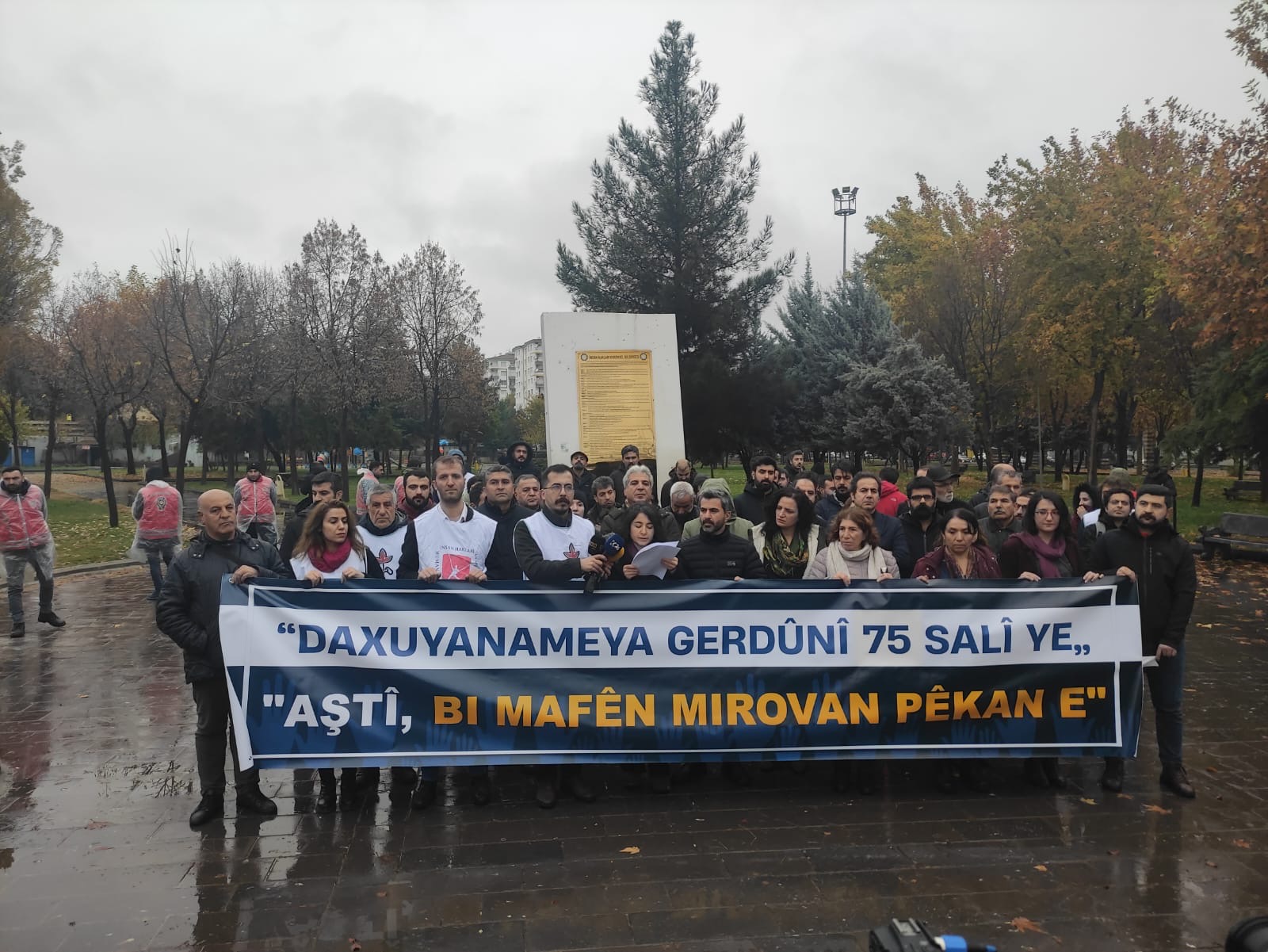 İnsan Hakları Haftası Programı Kapsamında 'İnsan Hakları Haftası Yürüyüşü' ve Basın Açıklaması Yapıldı — 1