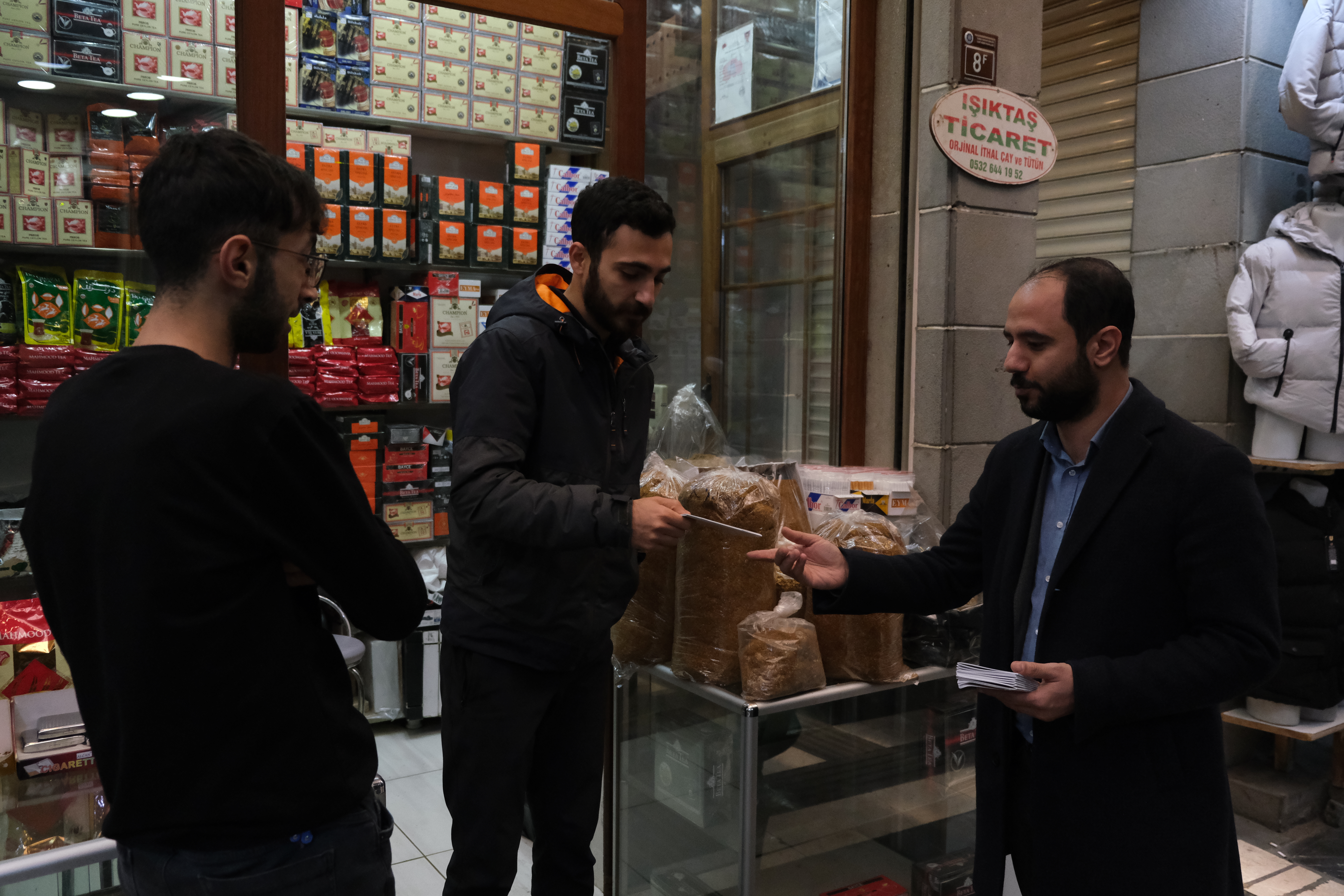 İnsan Hakları Haftası Programı kapsamında 'Haklarımızı Biliyor Muyuz?' el kitapçığı ve broşür dağıtımı yapıldı. — 2