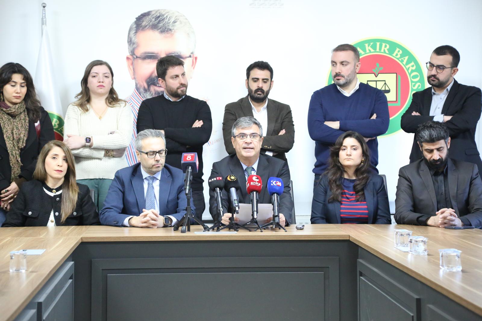 Baro Başkanımız Av. Tahir ELÇİ'nin dava sürecinin kesinleşmesi nedeniyle Tahir Elçi Vakfı ile birlikte basın açıklaması gerçekleştirildi — 1