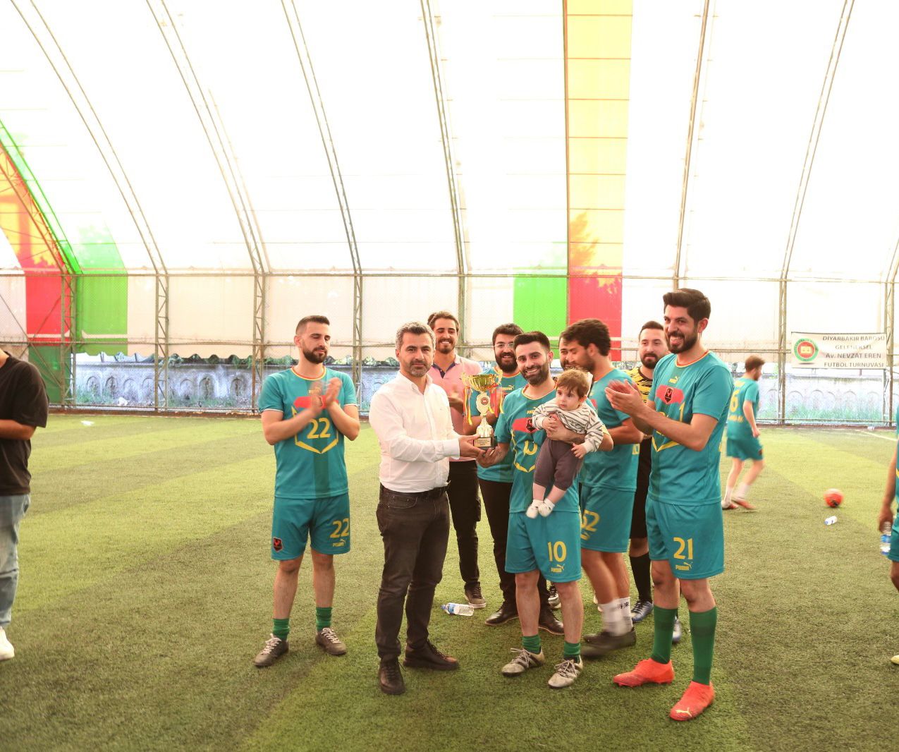 19. Av. Nevzat EREN Futbol Turnuvasında Şampiyon Kızıl Anka. — 1