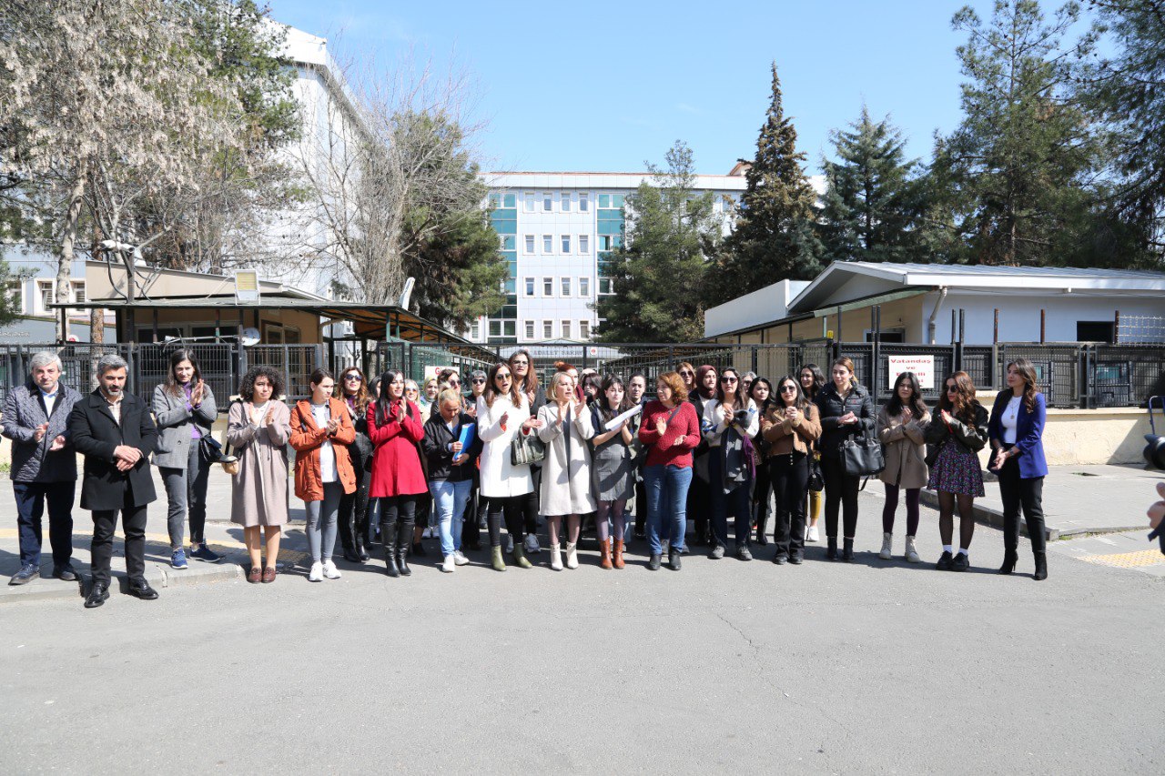 8 Mart Dünya Kadınlar Günü Nedeniyle Diyarbakır Adliyesi Önünde Ortak Basın Açıklaması Yapıldı — 2