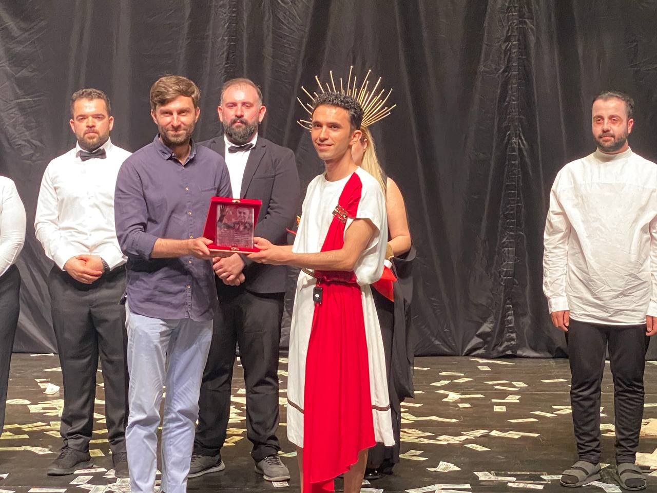 Diyarbakır Barosu Tiyatro Oyuncuları Antalya'da Sahne Aldı — 1