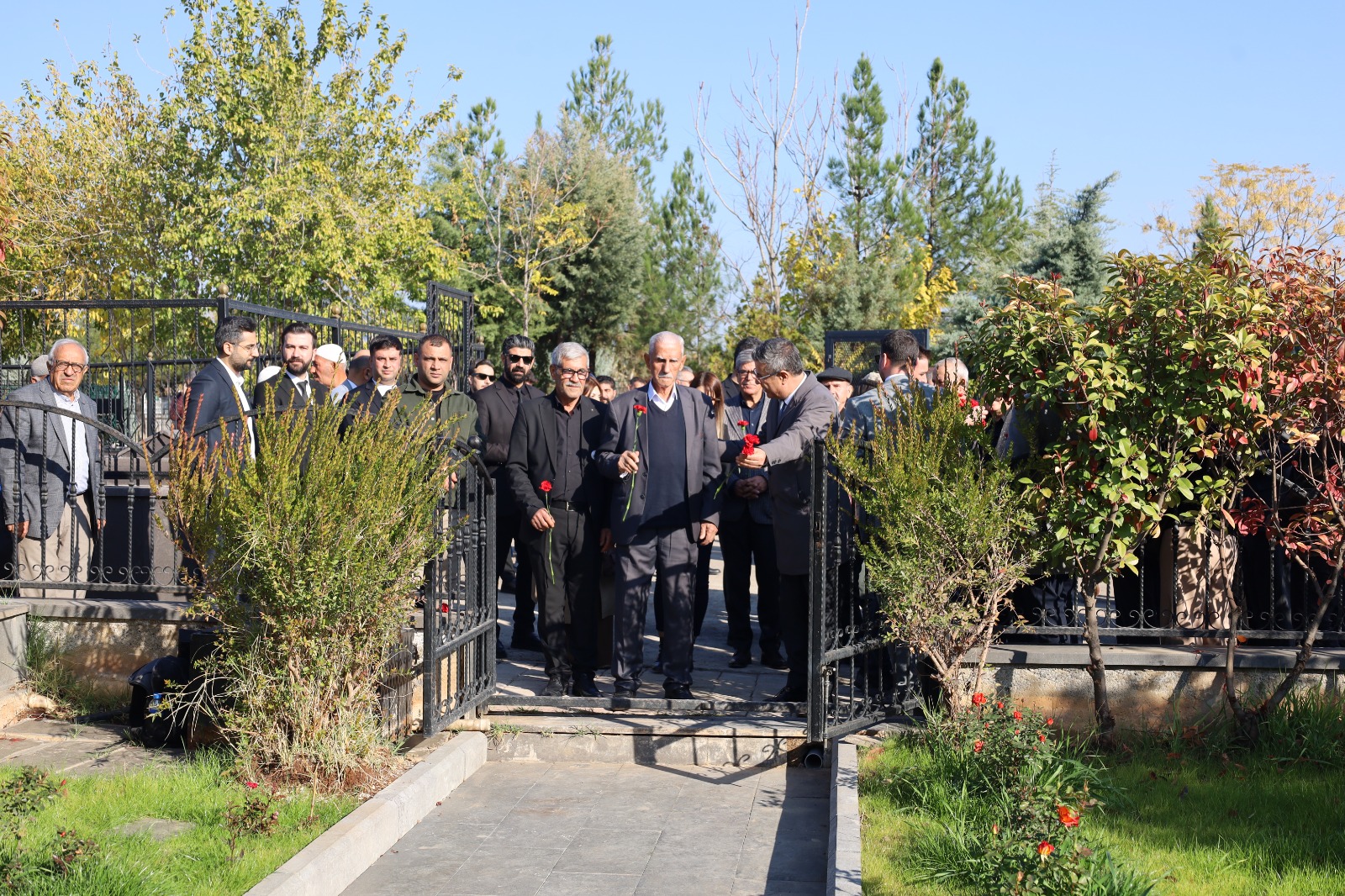 Baro Başkanımız Tahir Elçi'nin 10. Yılında Kabir Ziyareti Gerçekleştirildi — 1