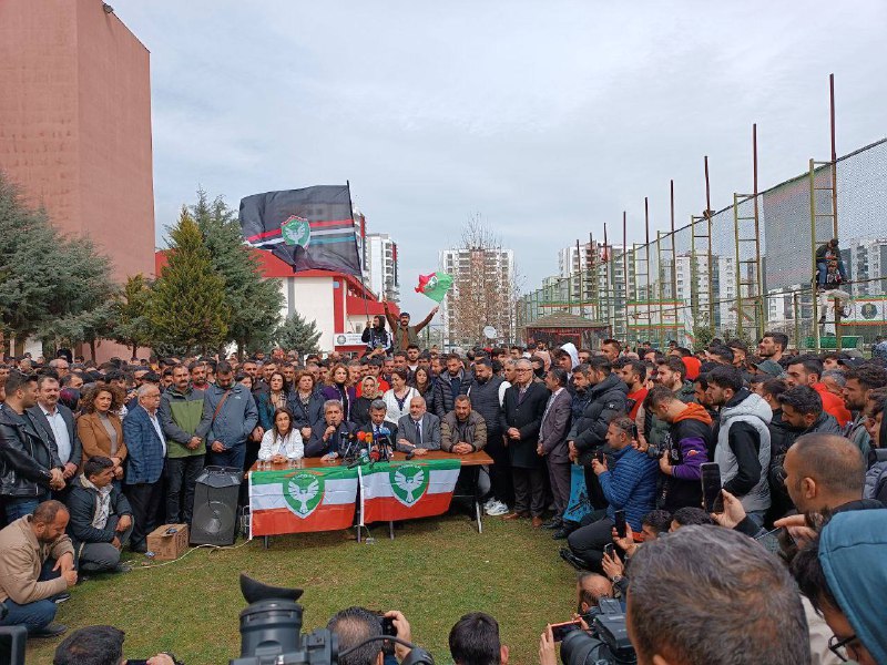 Baromuzun da Bileşeni Olduğu Diyarbakır Kent Koruma ve Dayanışma Platformu, Amedspor'a Yönelik Saldırılara İlişkin Basın Açıklaması Yaptı: 'Amedspor'a Yapılanlar Karşılıksız Kalmamalı!' — 1