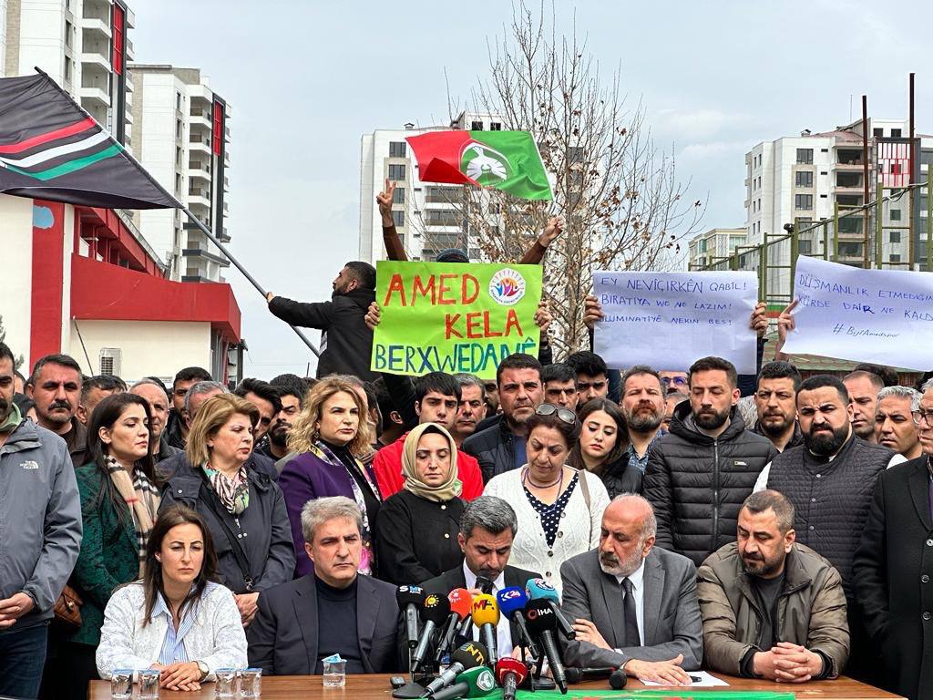 Baromuzun da Bileşeni Olduğu Diyarbakır Kent Koruma ve Dayanışma Platformu, Amedspor'a Yönelik Saldırılara İlişkin Basın Açıklaması Yaptı: 'Amedspor'a Yapılanlar Karşılıksız Kalmamalı!' — 3