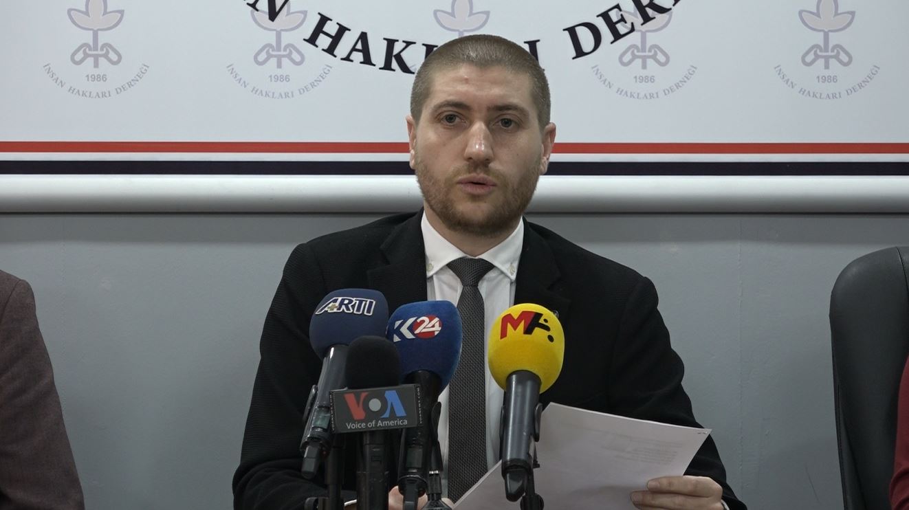 Cezaevlerinde Başlatılan Açlık Grevlerinin Vahim Boyutlara Ulaşmaması İçin Diyarbakır Barosu, Diyarbakır Tabip Odası, Hak İnsiyatifi Diyarbakır Temsilciliği ve İHD Diyarbakır Şubesi’nden Adalet Bakanlığına ve Mahpuslara Çağrı… — 2